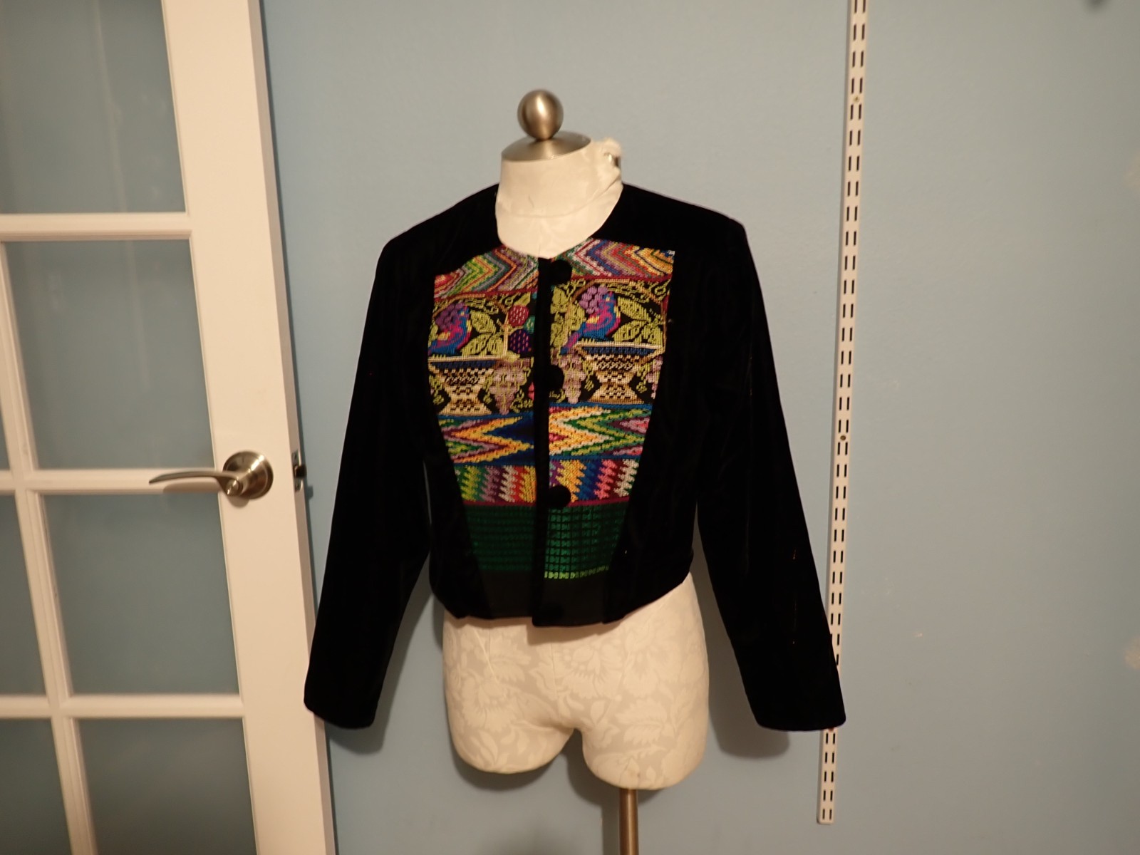 MILAGROS Rare Vintage Black Velvet Hand Loomed Embroider Jacket Frog Buttons M