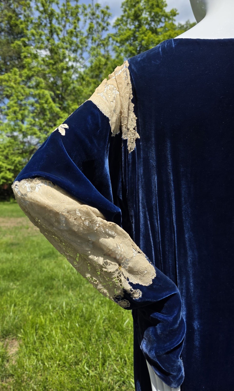 LATE 1920’S SAPPHIRE BLUE SILK VELVET DRESS W WHITE LACE INSERT PUFF SLEEVES
