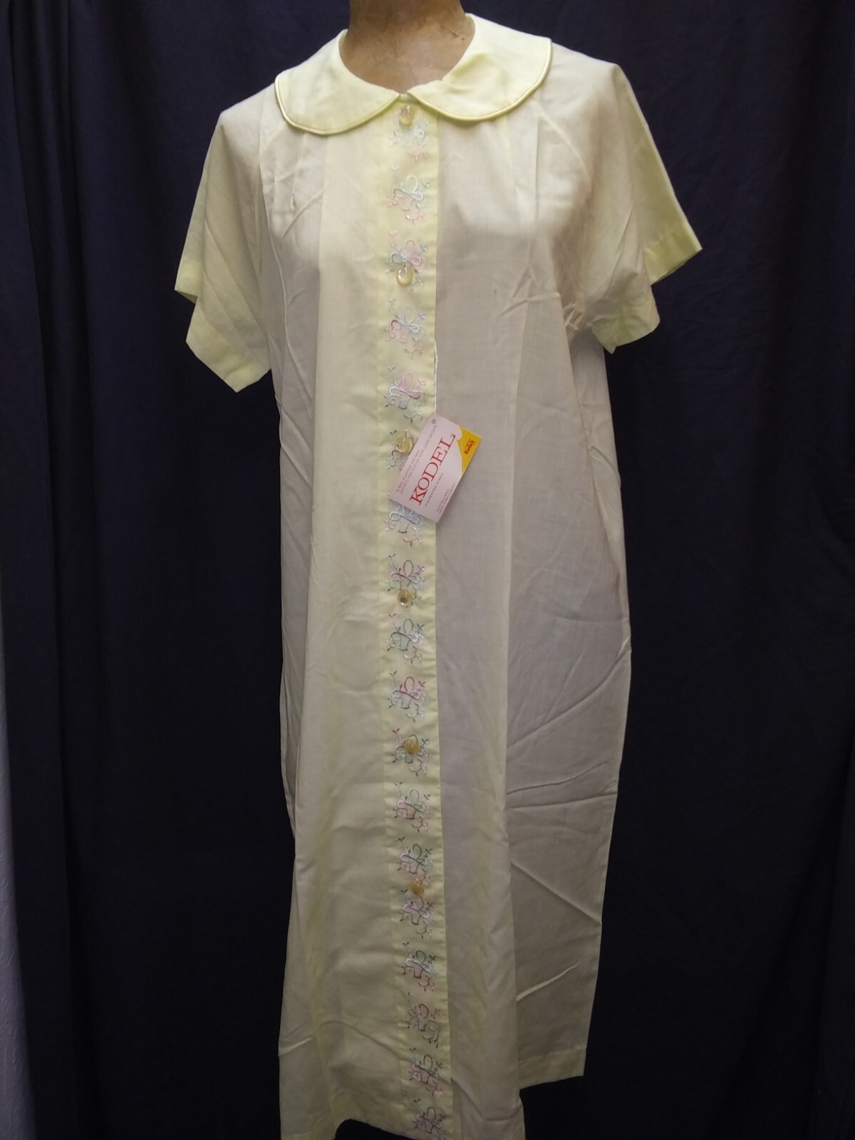 60’s Pale Yellow Embroidered Poly Rayon House Dress Robe Dress Smart Time L NWT