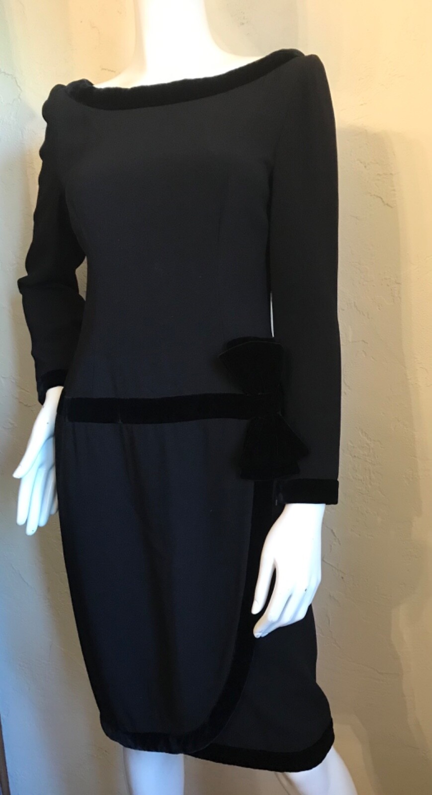 VINTAGE 1980’s VALENTINO NIGHT Black Crepe & Velvet Cocktail Evening Dress 6
