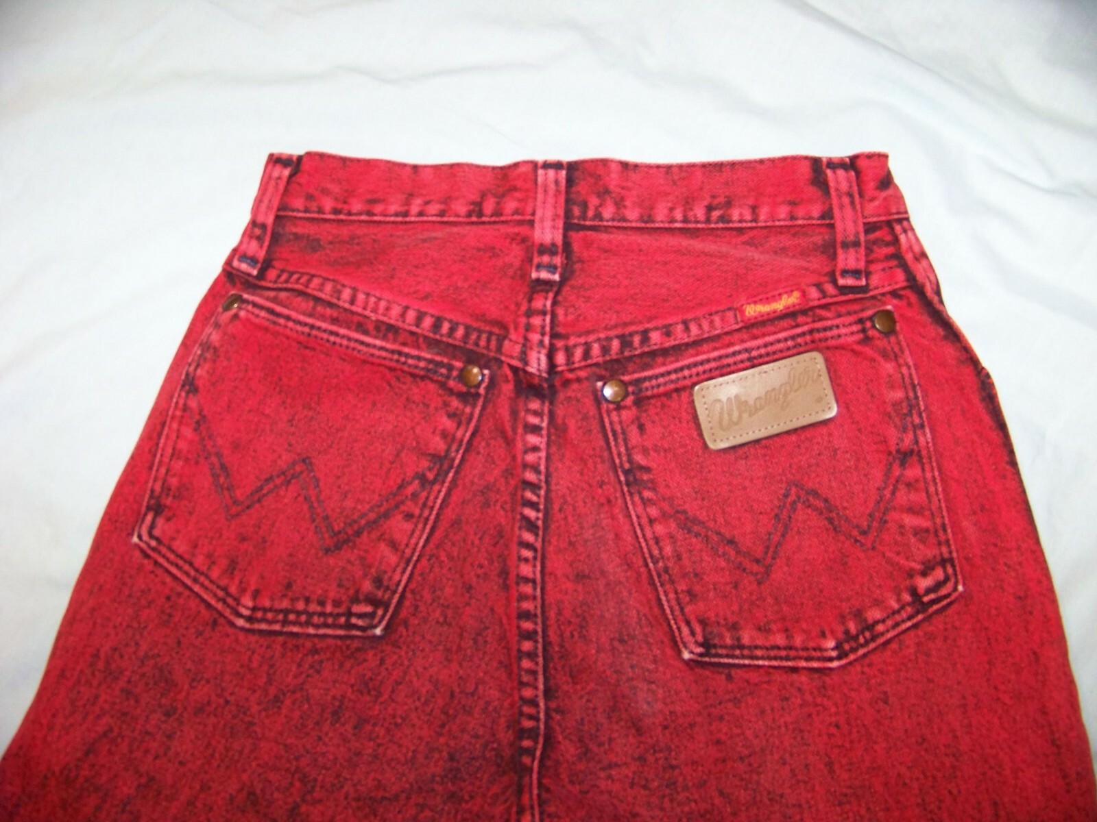 Women’s Wrangler Vintage Jeans – Red Black Acid Wash – 25 x 32