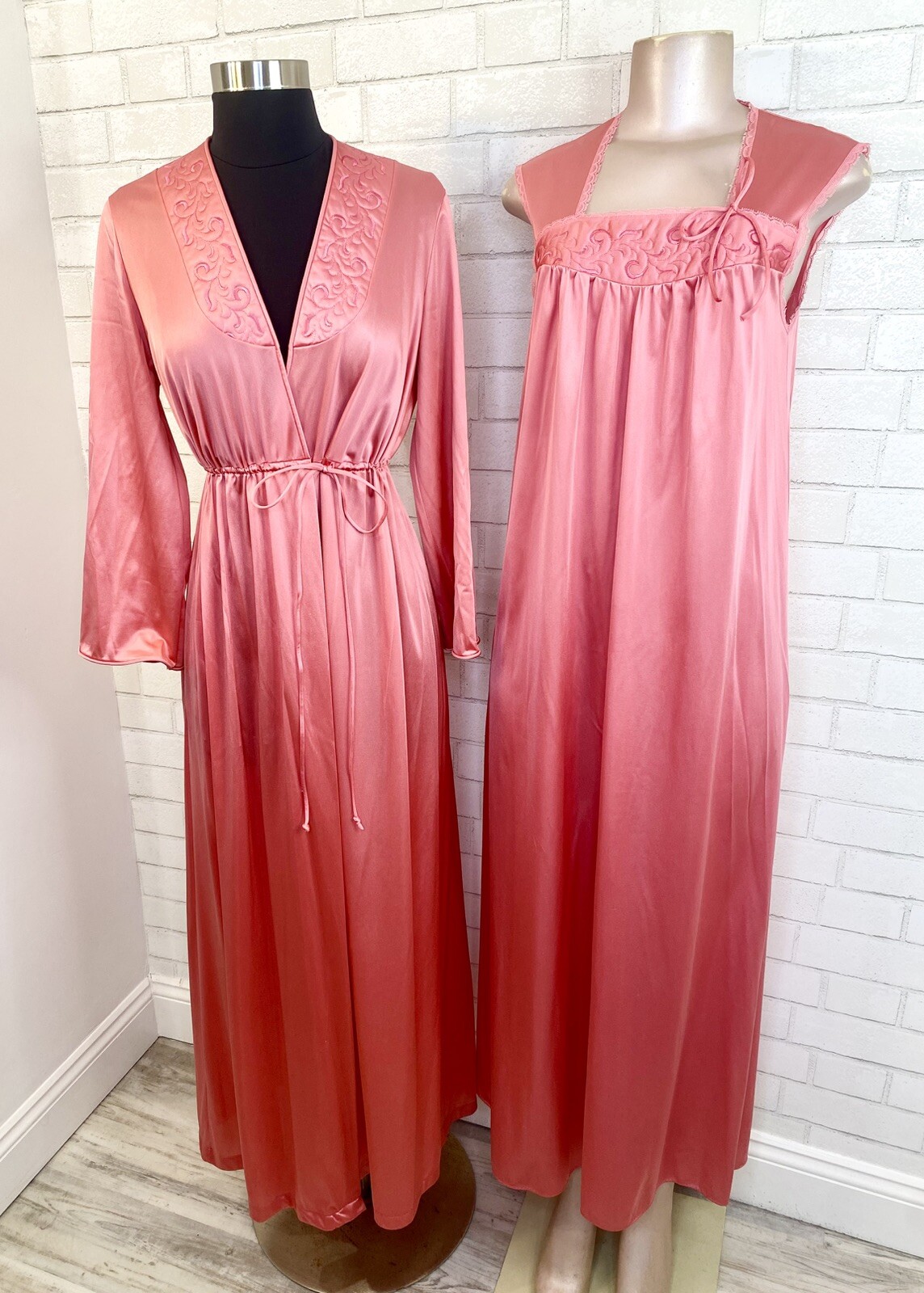 Vintage VANITY FAIR Nylon Pink Peignoir Robe Long Nightgown Hollywood Regency