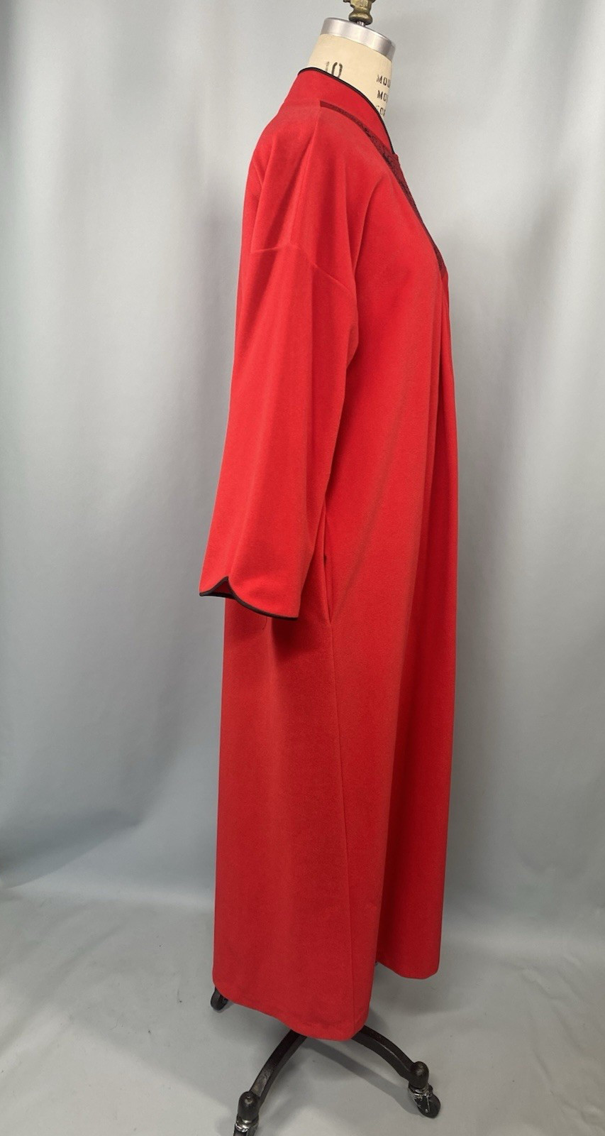 Vintage Women’s Robe SIZE MEDIUM red black velour HEIRESS 70s 80s long high neck