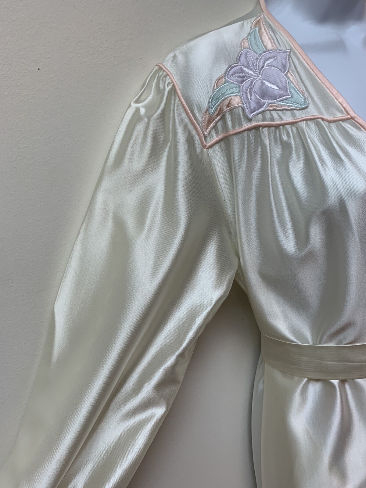 Vintage Retro Art Deco Puff Sleeve Size S Silky Satin Arnel Nylon Robe Made USA