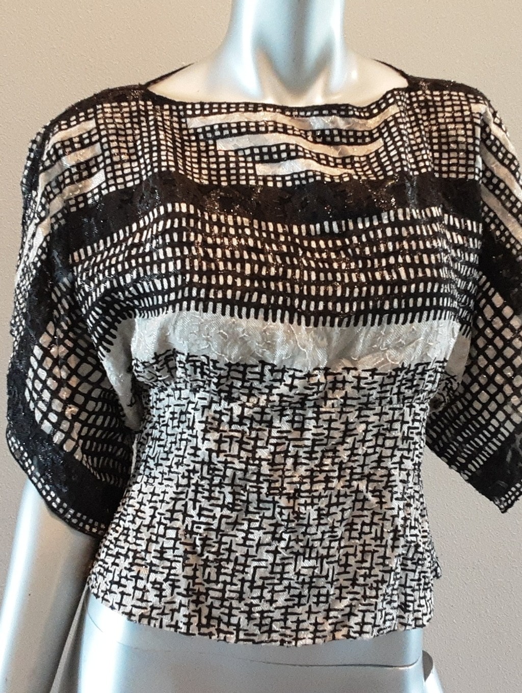 ANNA SUI-VTG Kimono Sleeve Geometric Pattern Cropped Fitted Blouse-Sz 4