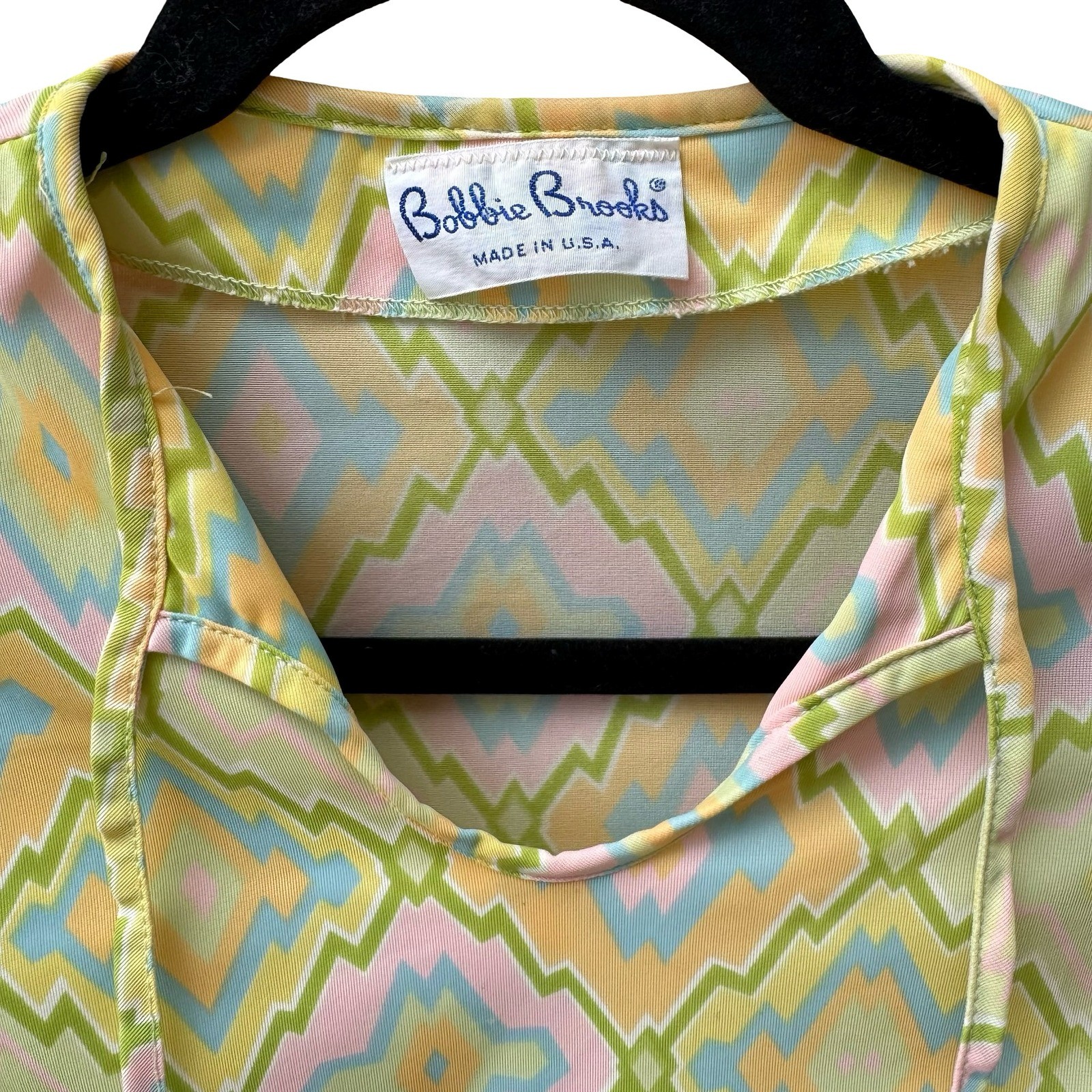 Bobbie Brooks Vintage 70s Pastel Psychedelic Geometric Groovy Tie Neck Blouse