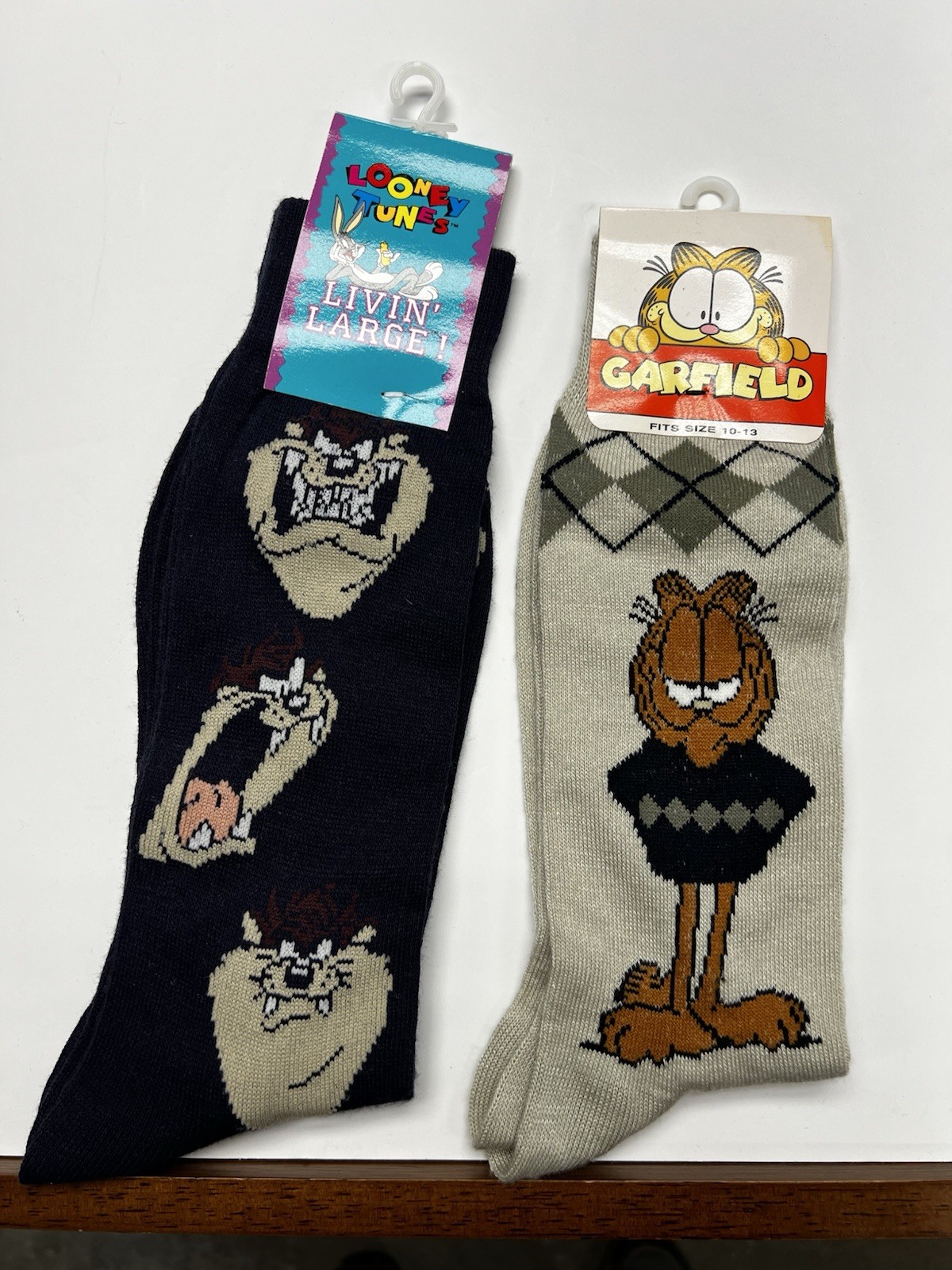 NEW Vintage 90’s Garfield Taz Looney Tunes Print Novelty Crew Socks Size 10-13 L