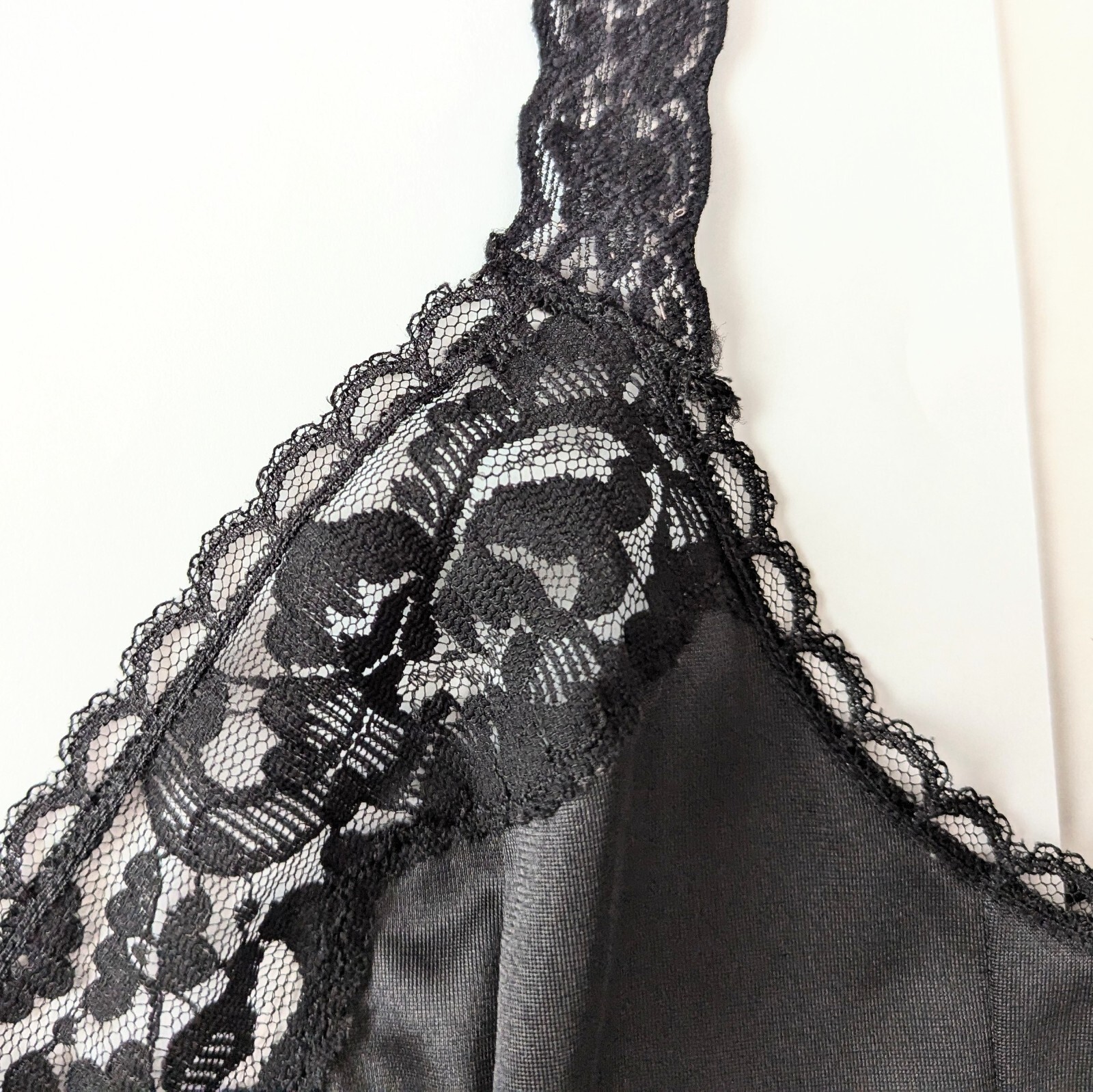 Vanity Fair 36 / 20″ Full Slip Black Princess Seams Made in USA Stretch Straps