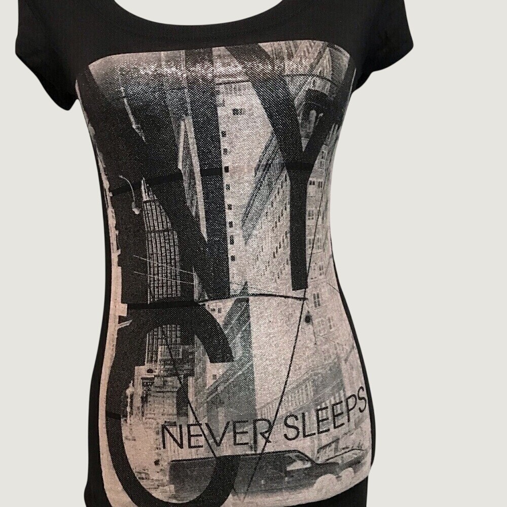 Zenana Outfitters Vintage Y2K Graphic FittedTunic Black & Gray NYC Cityscape Tee