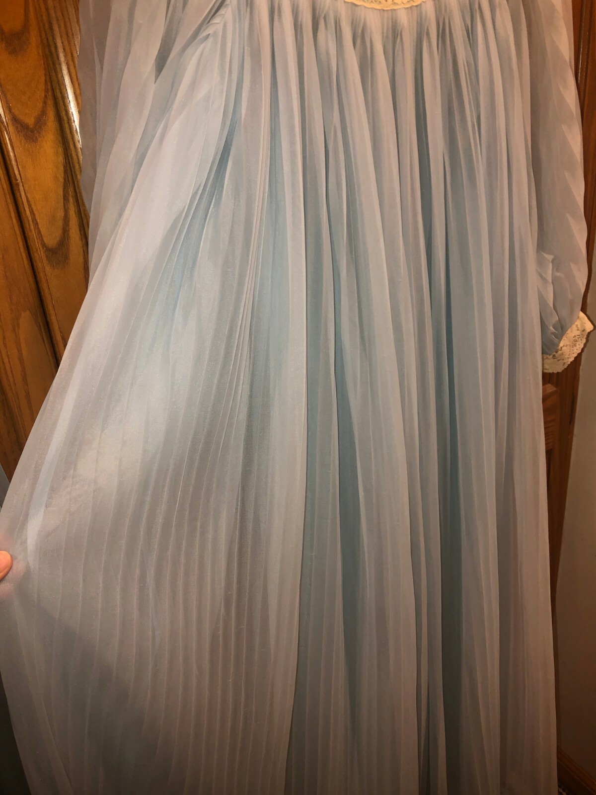 Ladies vtg lt blue accordion pleated nylon 2-piece negligee&cover, Evette, SMALL