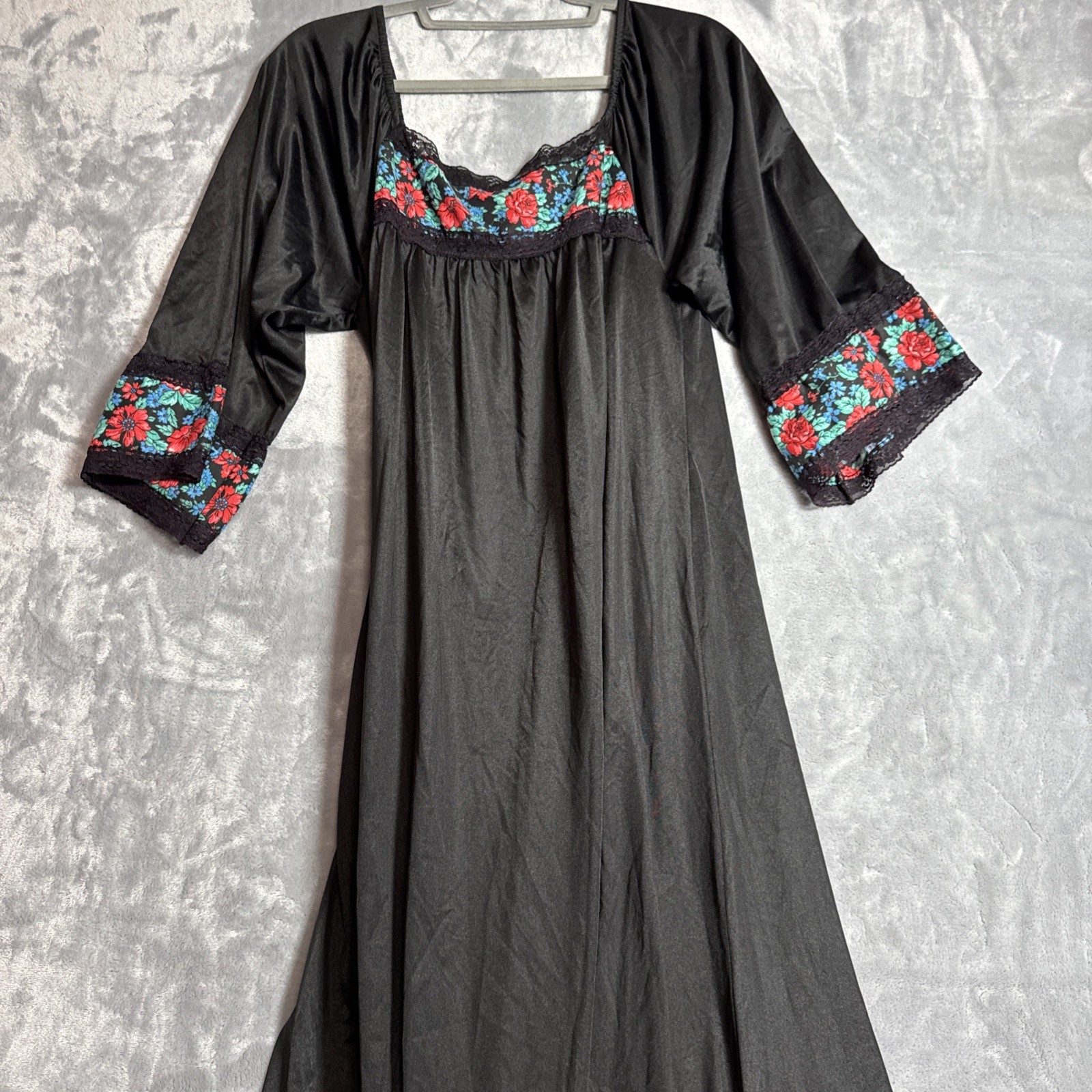 VTG Black Red Rose BUTTER SOFT Nylon Peignoir Robe for nightgown w Lace Sexy L