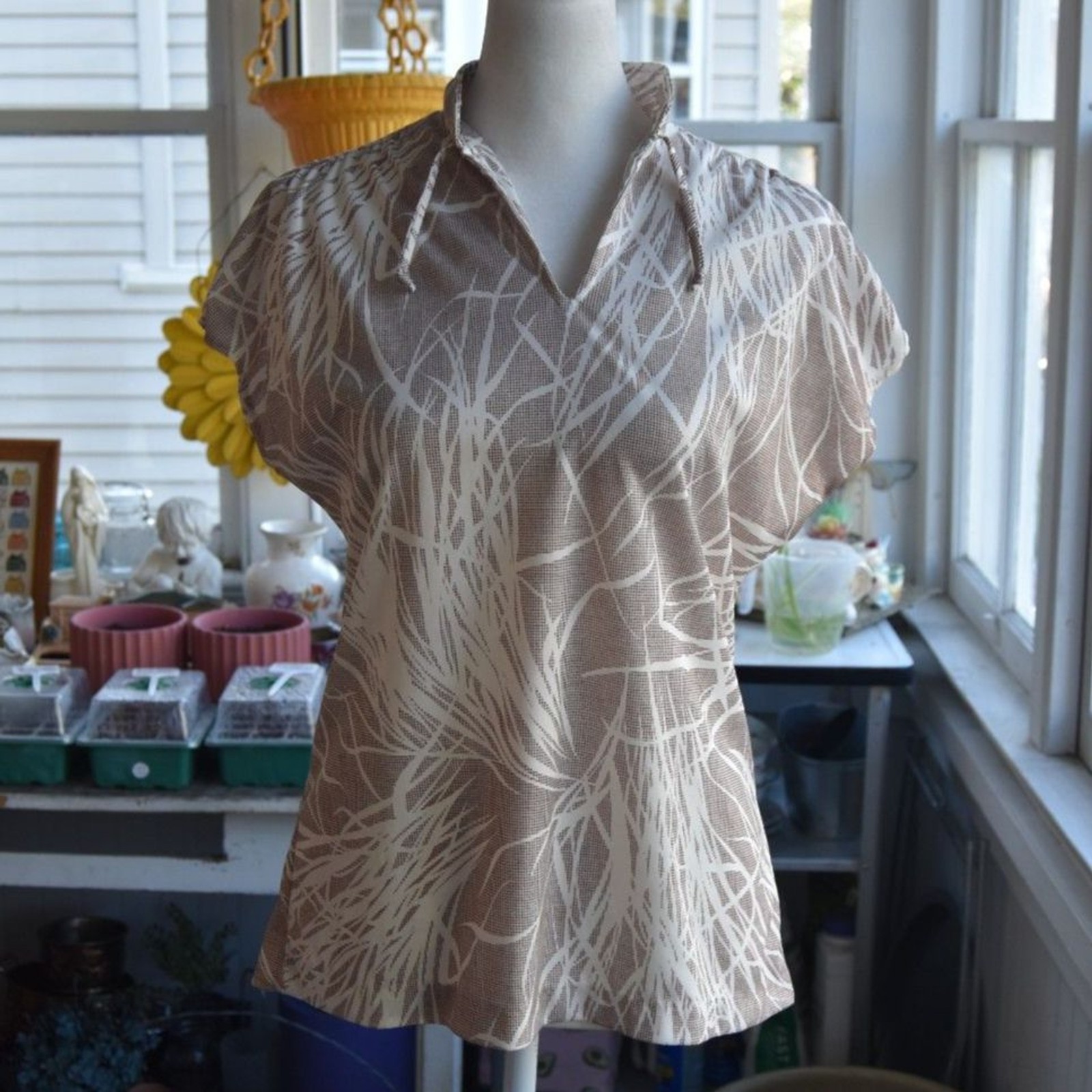Vintage 70s Copy Cats Mod Abstract Blouse Johnny Collar Cap Sleeve Poly S-M