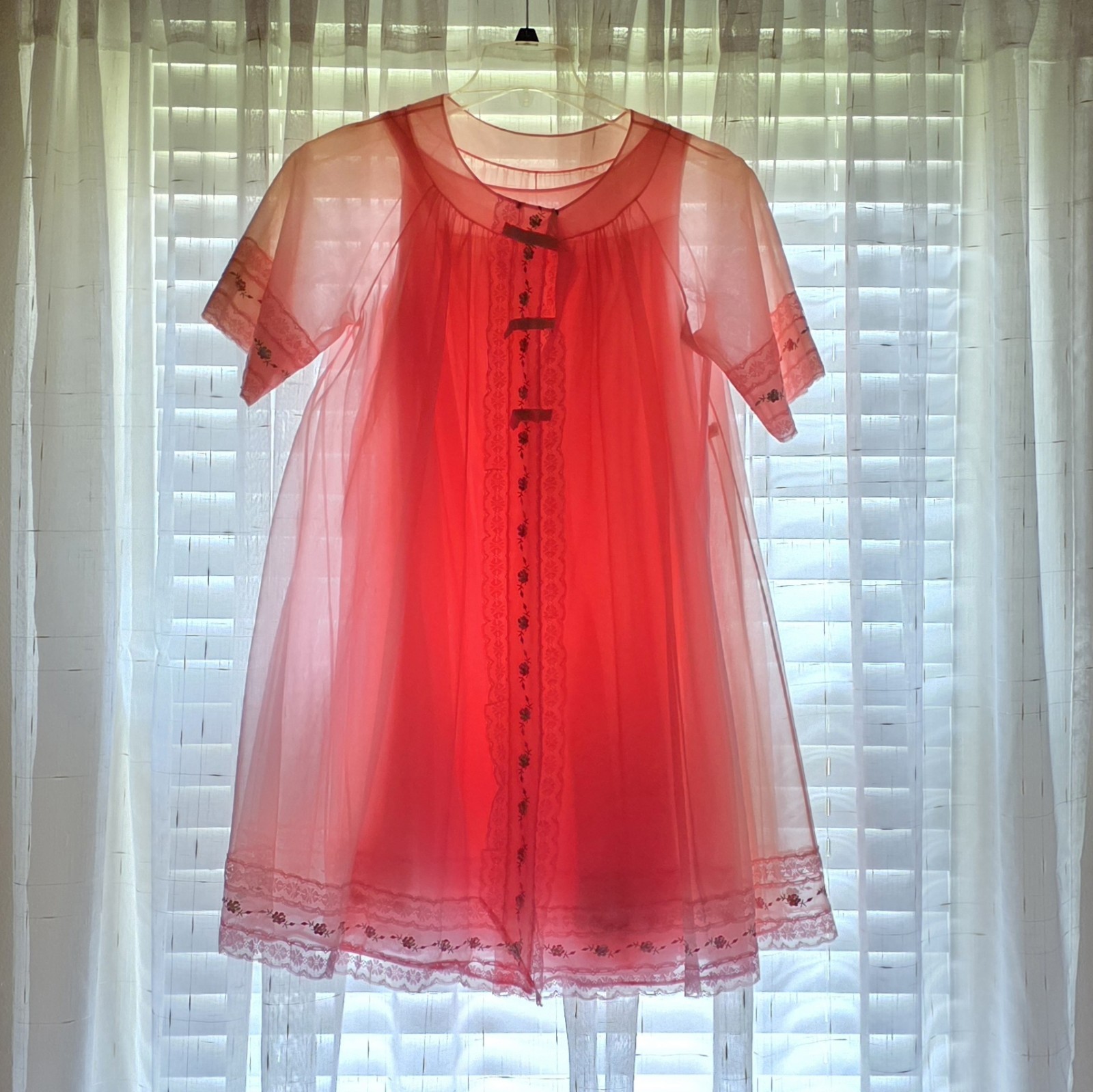 Vtg CHIFFON Babydoll Peignoir SET Sheer NYLON CORAL Pink Embroidered Lace Rose