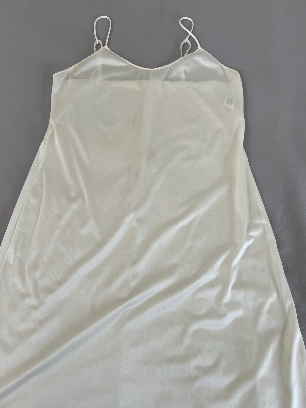 Vanity Fair Ladies Ivory Night Gown Size 38 Spaghetti Straps Nylon 32” / 44
