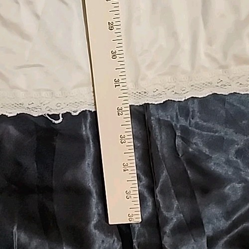 Vintage DuPont Antron III Nylon Lace Full Slip sz 34 Anti Static Cling Cream R3