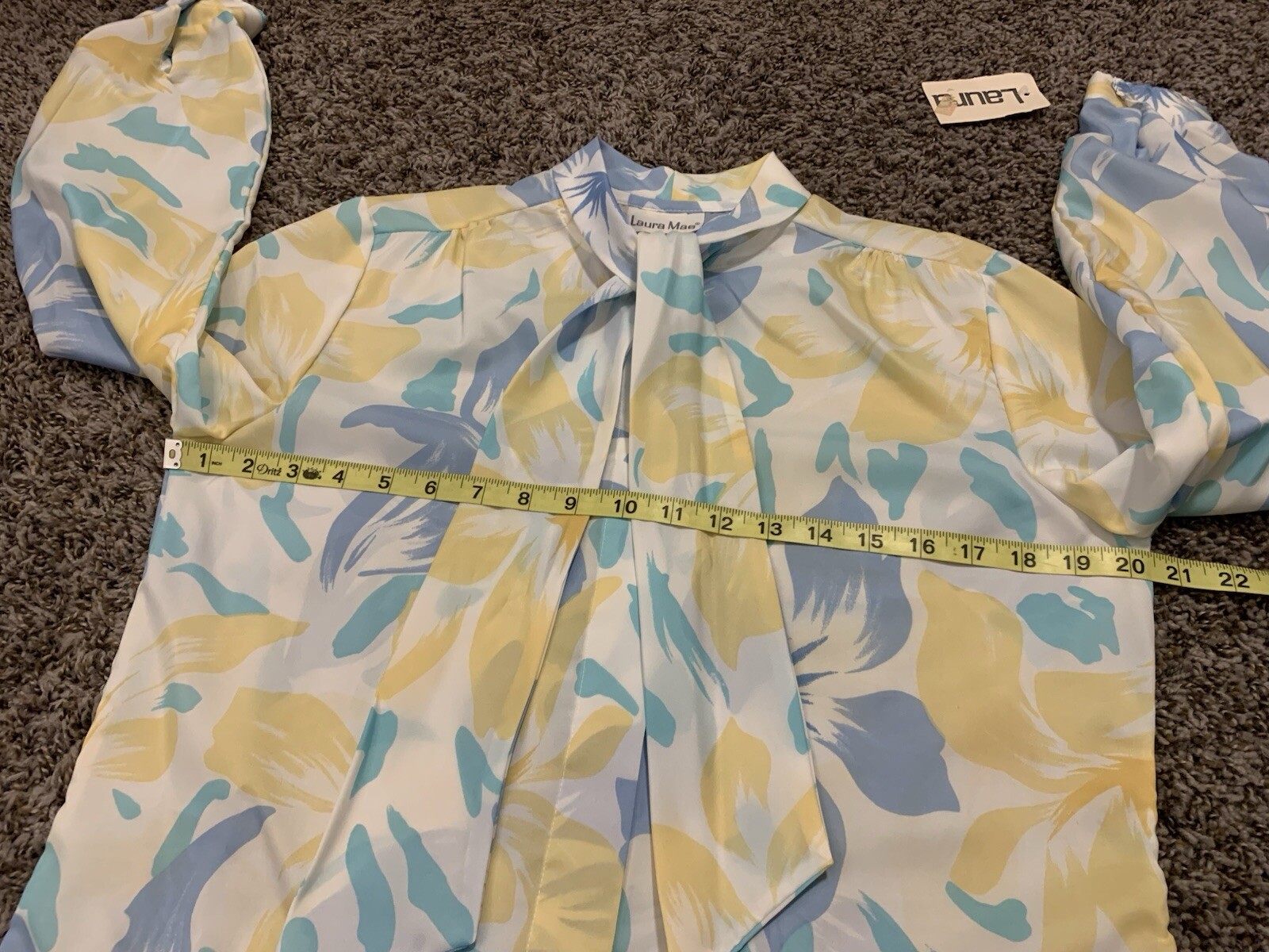 Vintage Laura Mae Woven Polyester Floral Size 12 Office Top Blouse Neck Bow USA