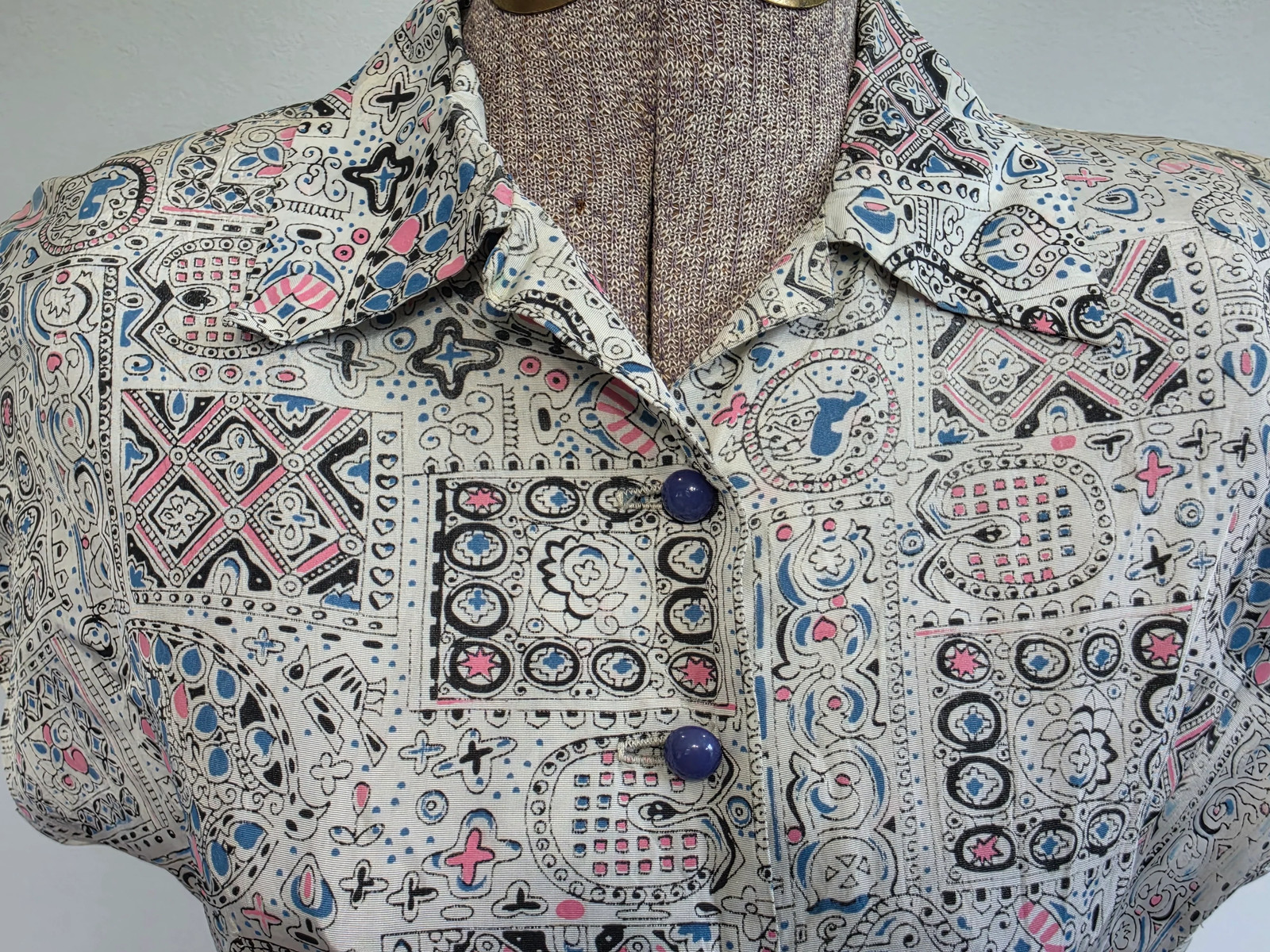 Vintage 1940s 1950s White Blue Pink Abstract Novelty Print Dress Animals Birds