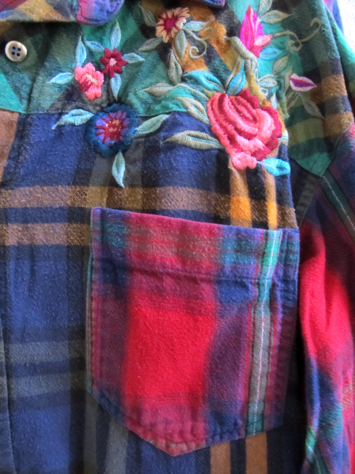 QPS Western Mixed Plaid Floral Embroidery Button-Front Flannel Missy Sz M (44″)