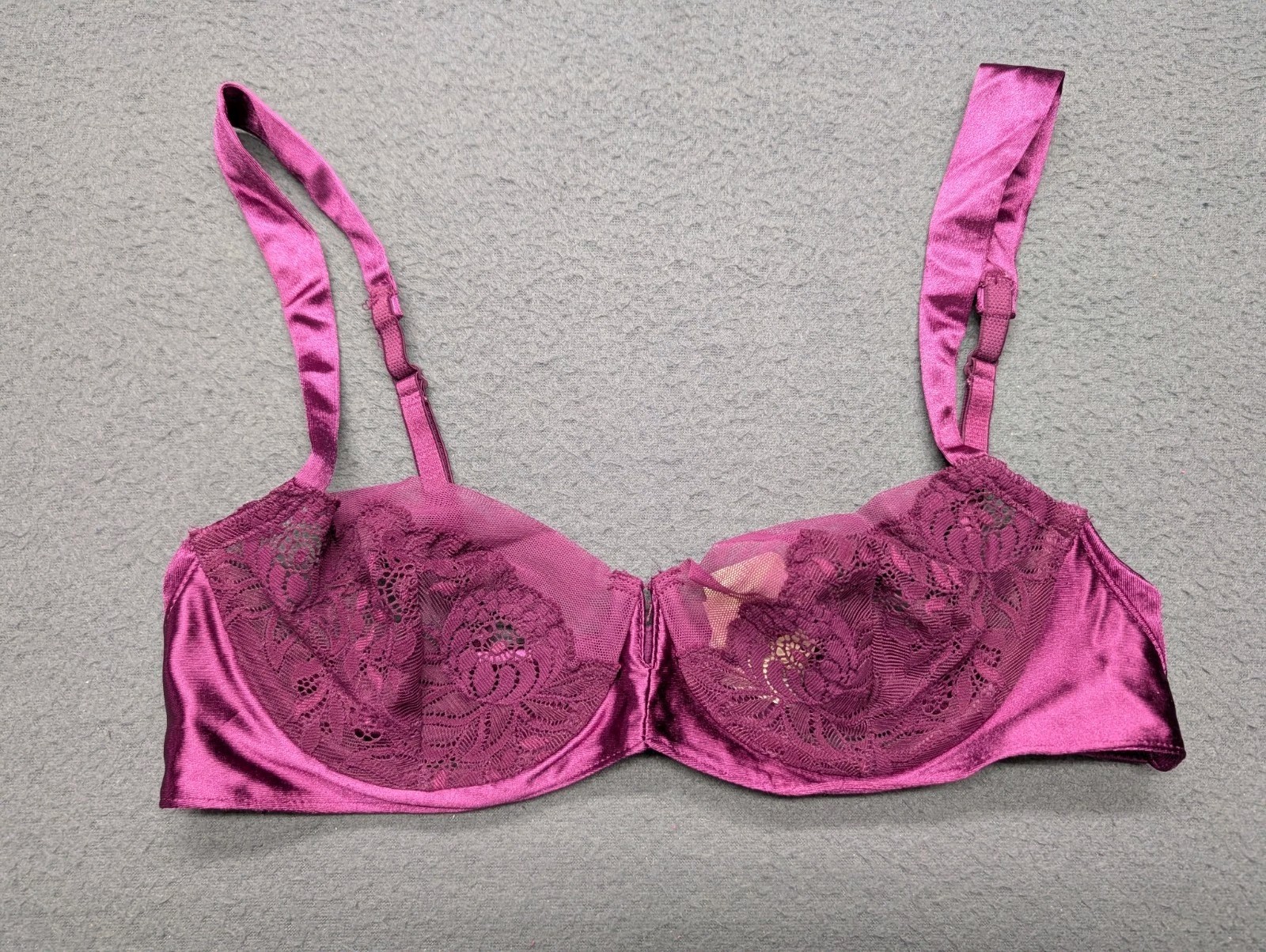 Vintage NWT Victoria’s Secret Gold Label Bra 36B Underwire Satin Lace Pink