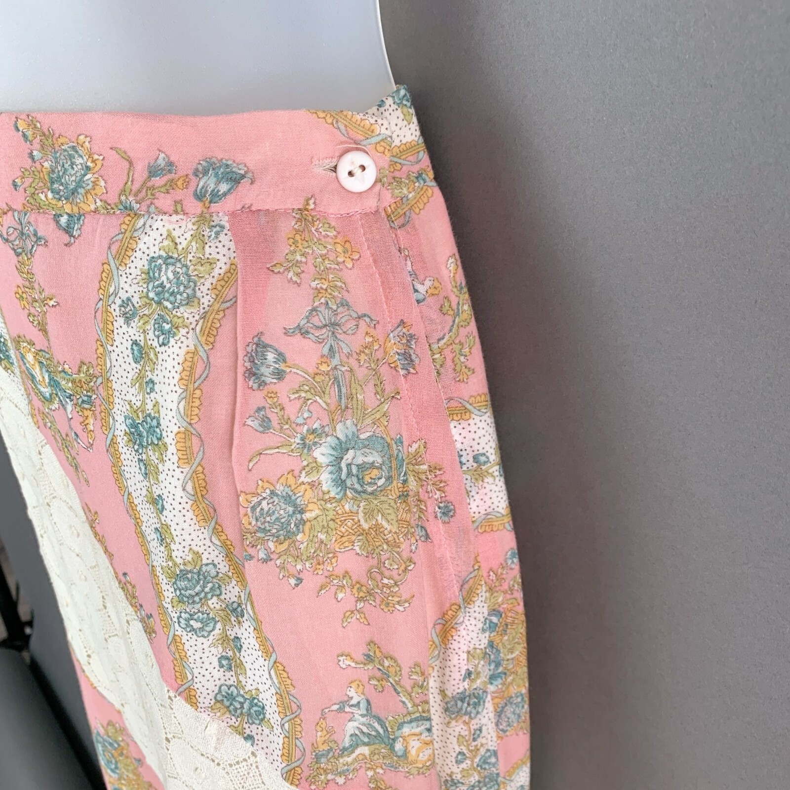 Vintage Seville Street Skirt Pink Country Floral Size 8 Made in USA