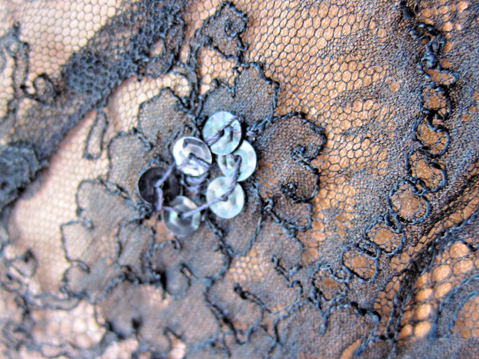 VTG 1950s Black Chantilly Lace Overskirt Panel 85” Sweep~Cupped Sequins~Scallops
