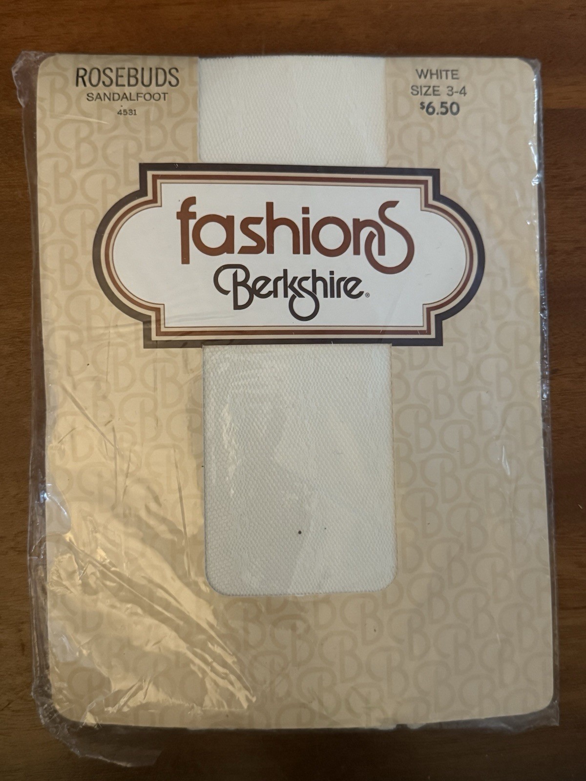 Berkshire Ivory Pantyhose Textured Rosebud Pattern Size 3-4 NEW Vintage 1980s