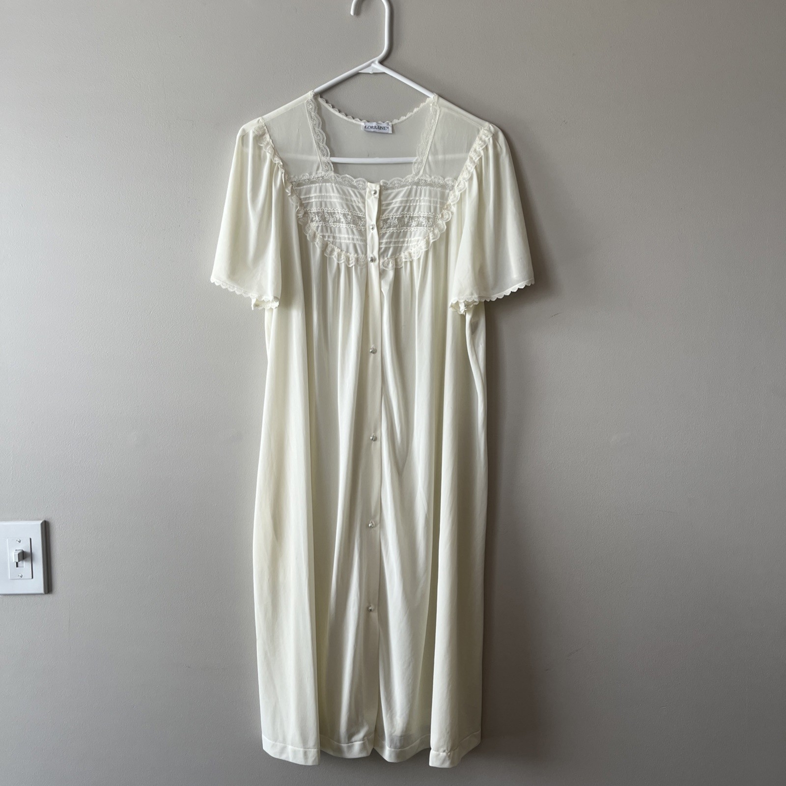 Vintage Ivory Lorraine Button Front Sheer Nightgown/robe Lace Size Small/medium