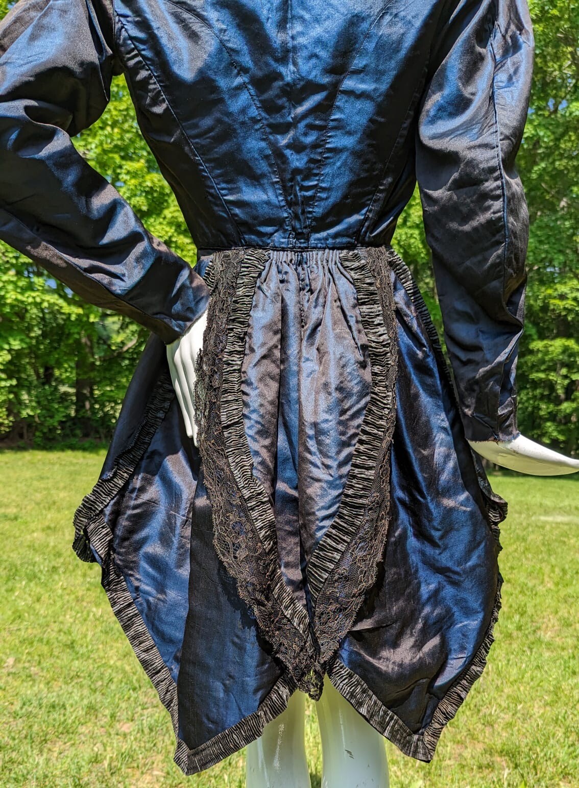 CIVIL WAR 1860’S PURPLE SILK TAFFETA JACKET W LACE TRIMMED POINTED TAIL DETAIL