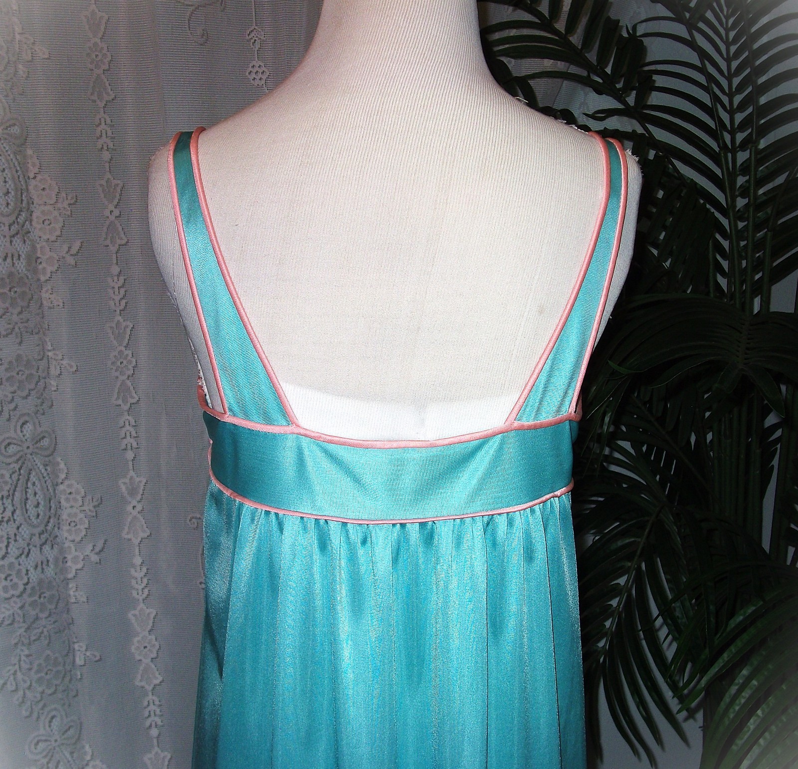 Sm.-Med.”Diane Von Frostenberg” 2 tone,Aqua blue,pink trim,long vtg. nightgown