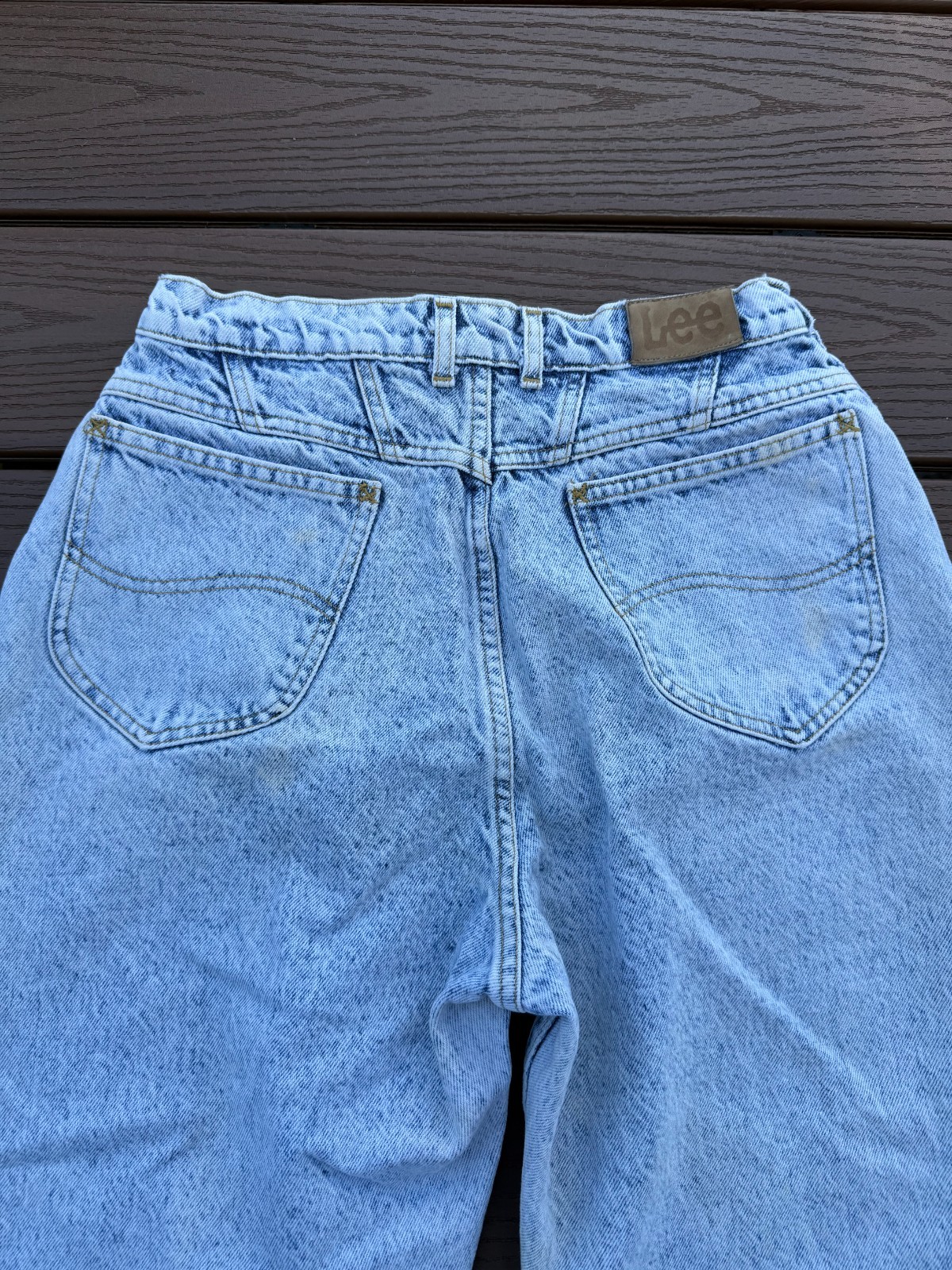 90s Vintage Lee Jeans 28×26 Femme High Waisted Contrast Trim Light Wash Mom Jean