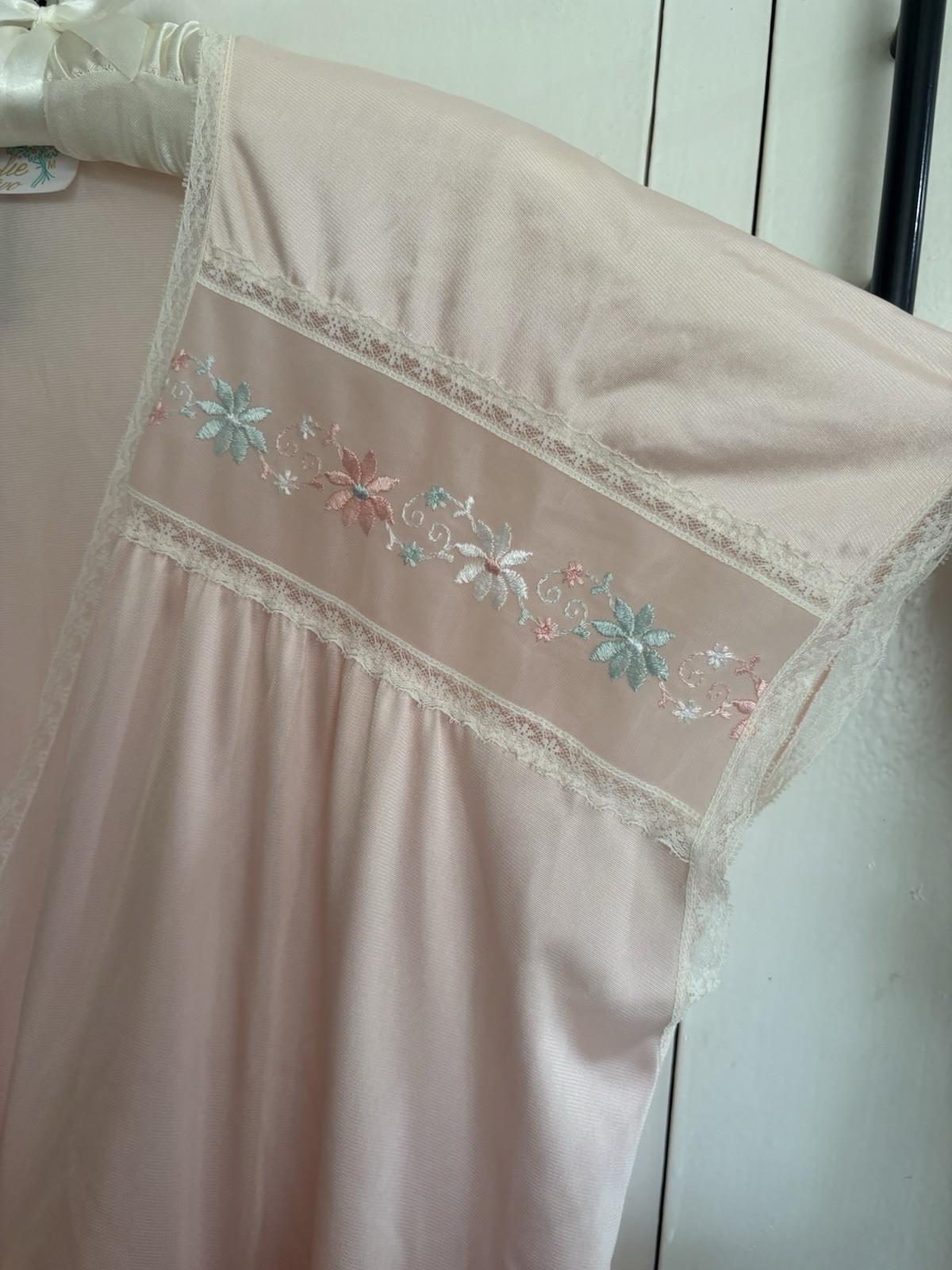 VINTAGE JOLIE TWO Pink Nylon Shiny Satin Maxi Robe Gown Medium M Floral Lace