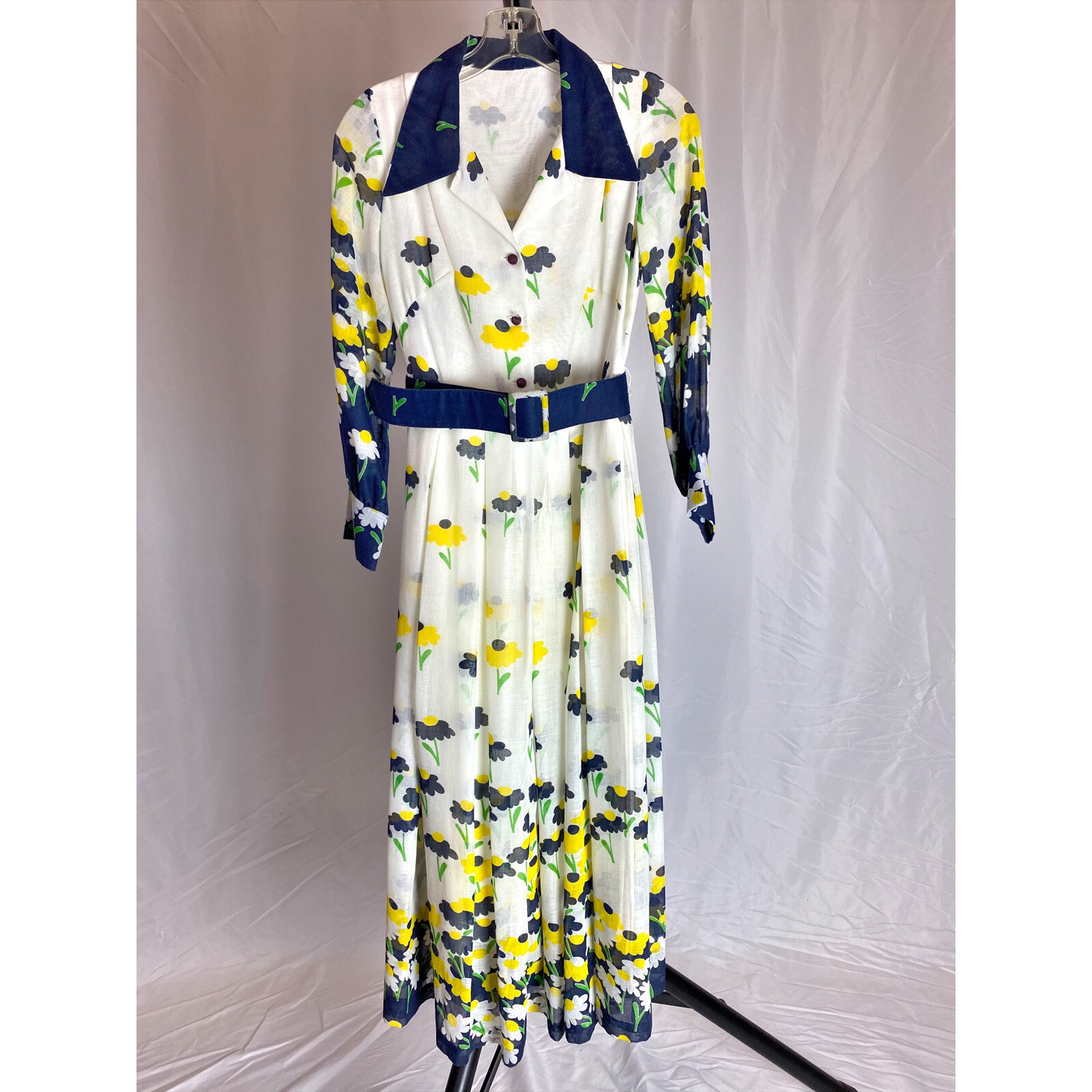 1960s Daisy Dress Vintage Floral Print Midi White Navy Belted Long Sleeve Collar