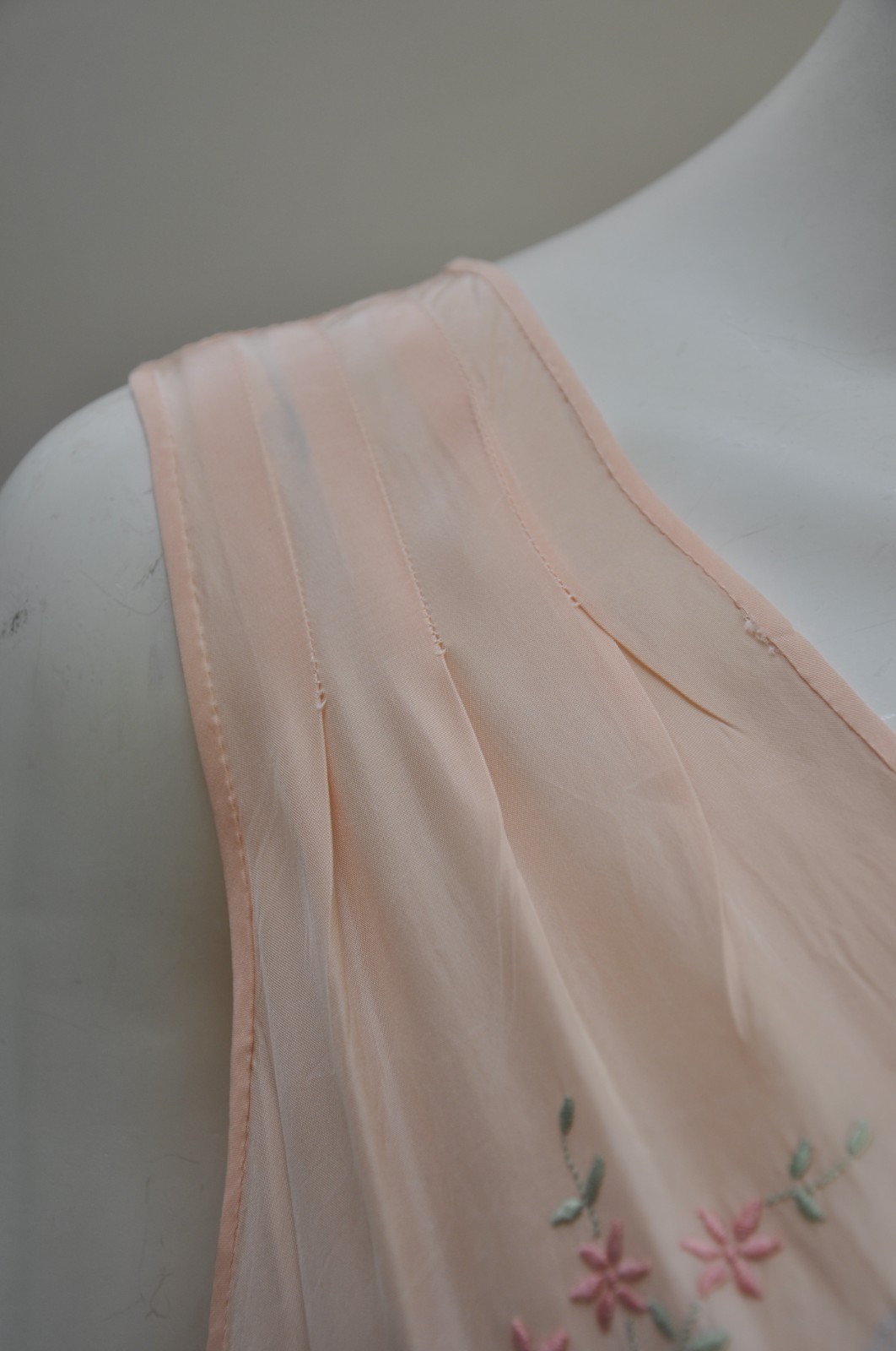 Vintage 1930s Peach Rayon Bias Cut Slip Dress Nightgown Flower Embroidery M/L