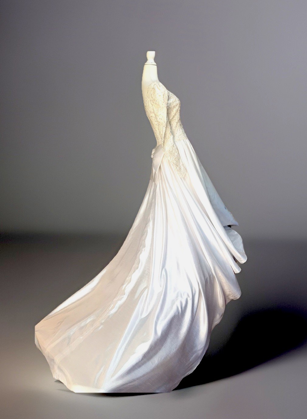 NWT 1980s Mary’s Bridal Beaded Lace Satin Cathedral Train Wedding Gown Sz 10