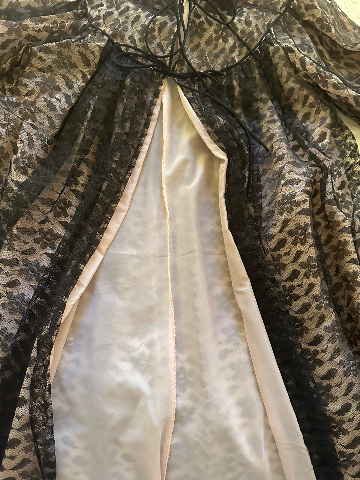 Vtg 50’s Dressing Gown Black Floral Tulle Lace & Pink Satin, Puff Sleeves S/M?