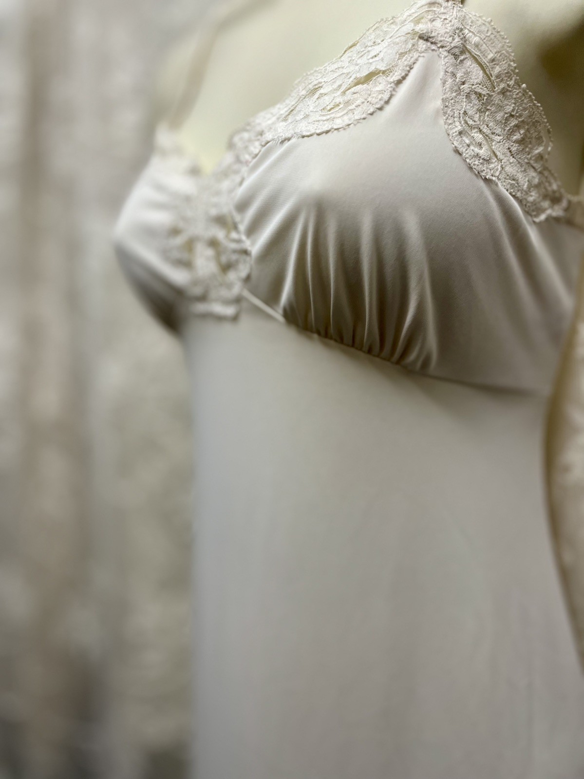 VTG ShadowLine Cottagestyle Lace Full Slip 34