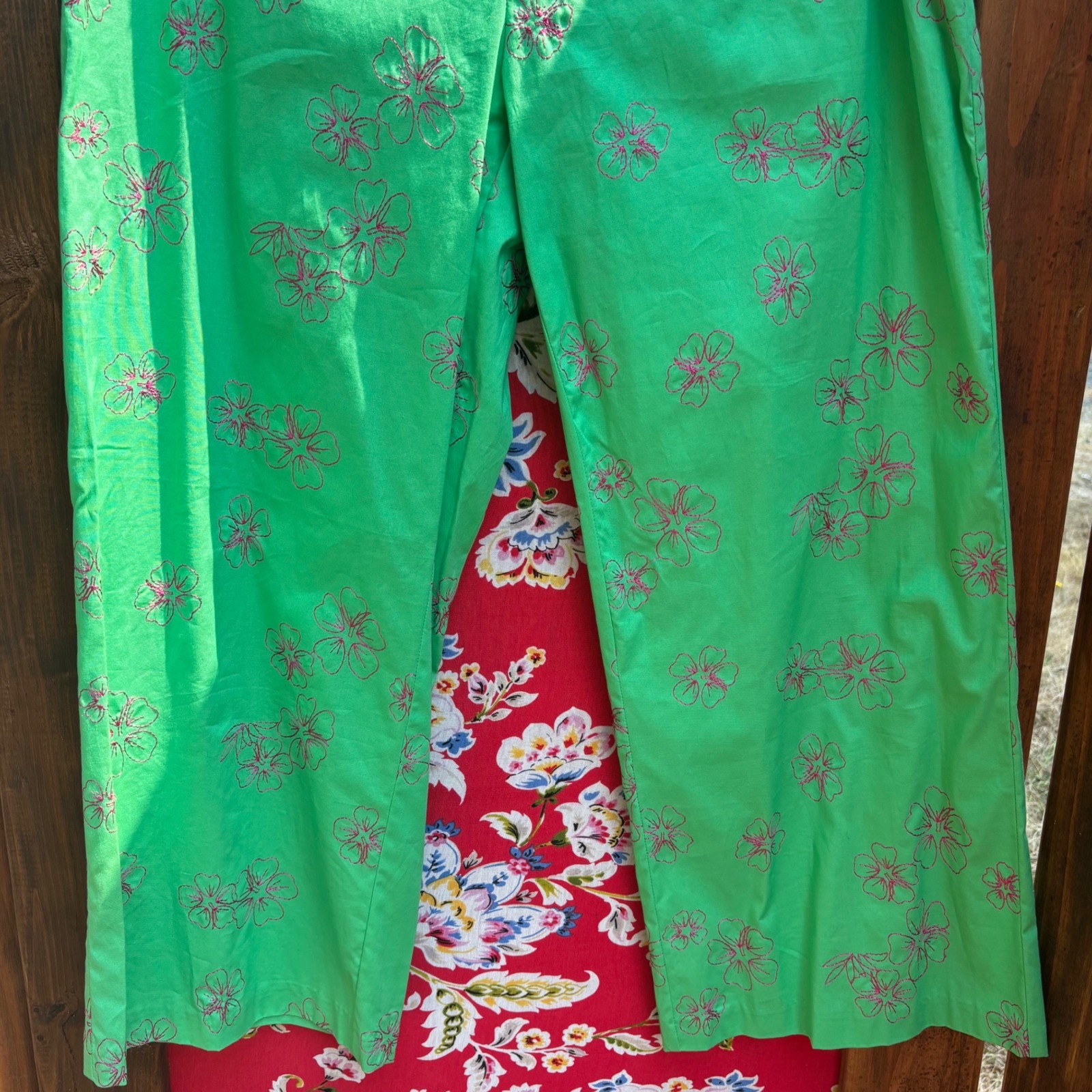 Green Pink Floral Embroidered Mid Rise Wide Leg Flare Capri Pants Size 12