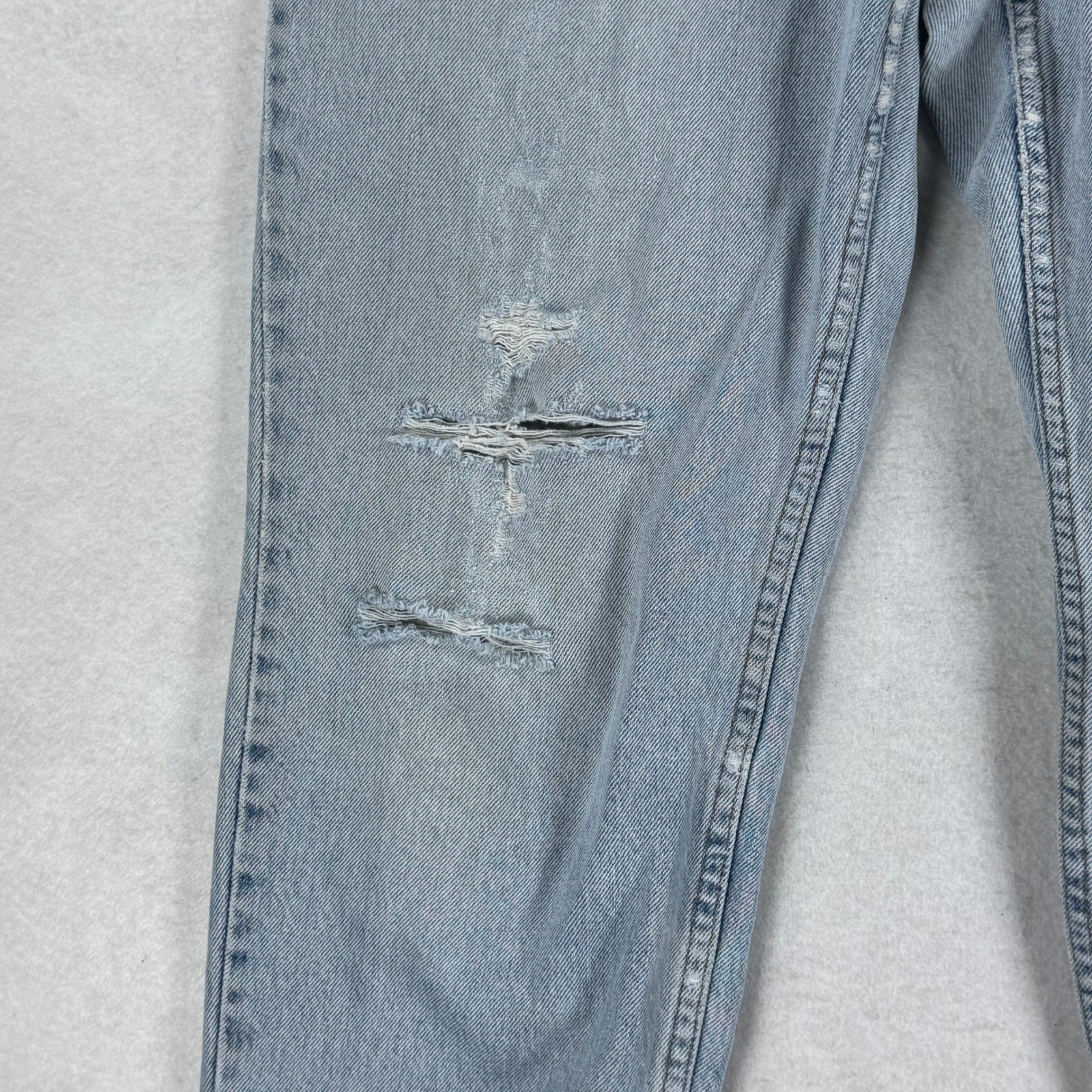 Vintage Levis 550 Relaxed Fit Tapered Leg Jeans Light Wash Denim 15 LNG Canada