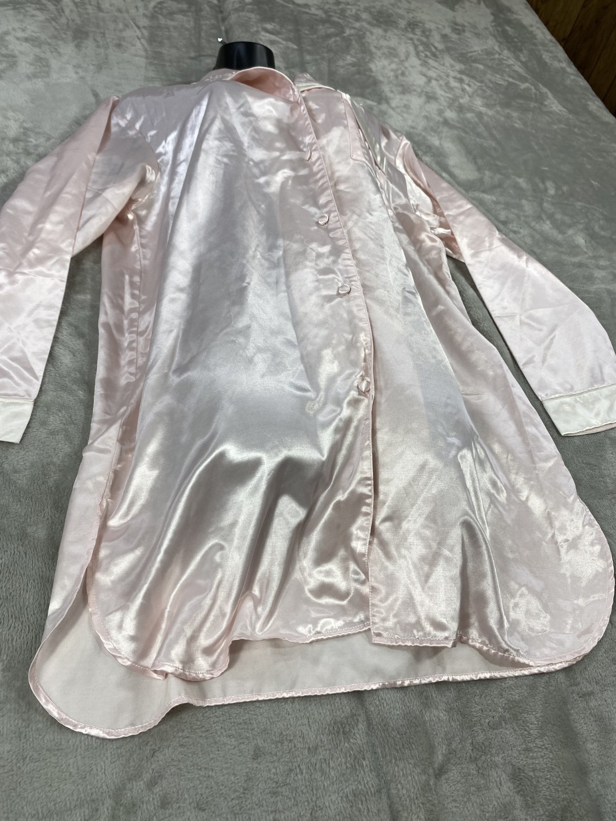 Vintage Delicates Nightgown Top Medium Satin Light Pink Nightie Bed Robe Shirt