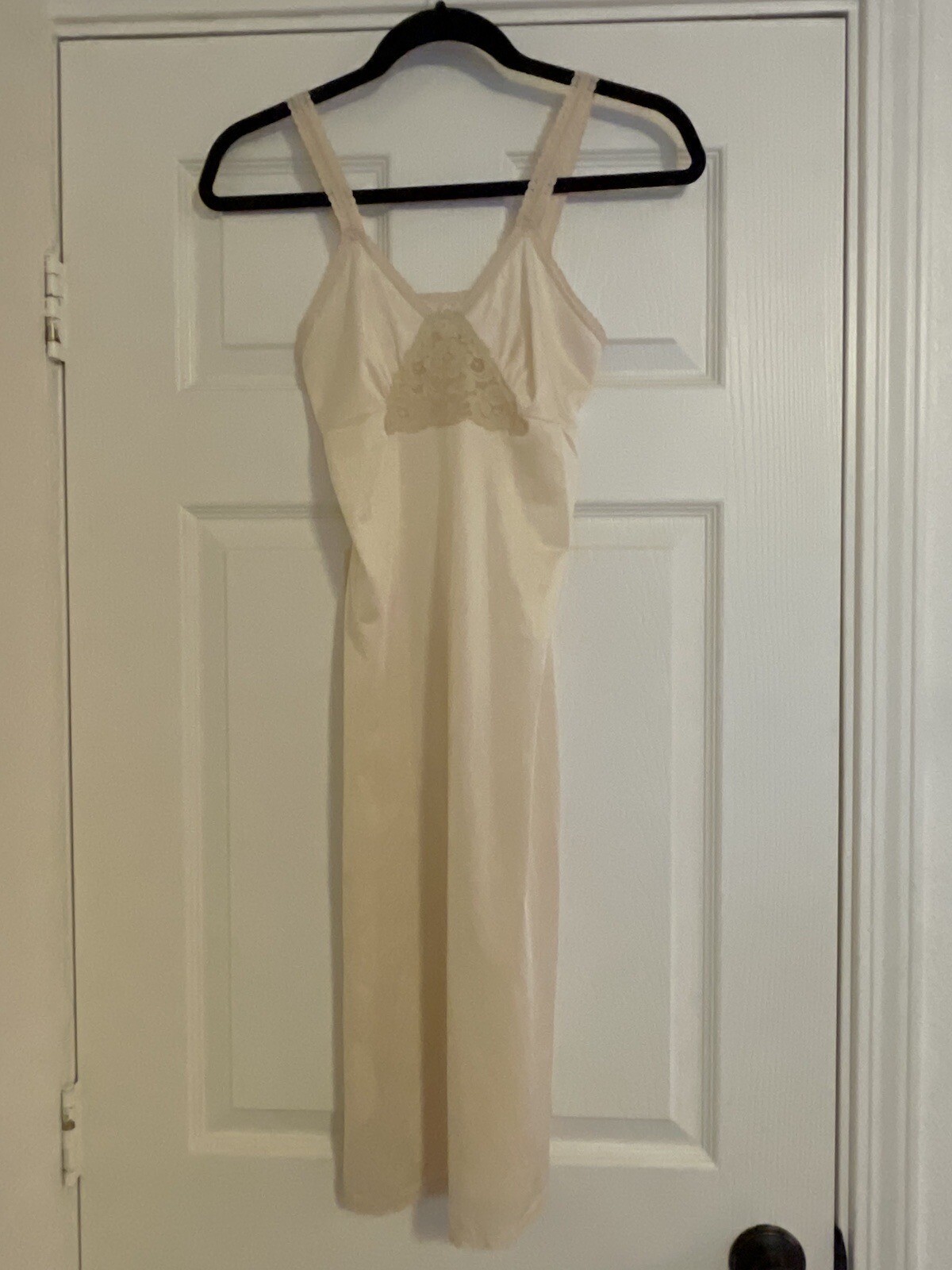 Vintage 19590’s MOVIE STAR Full Slip Beige Size 32 Style 3107