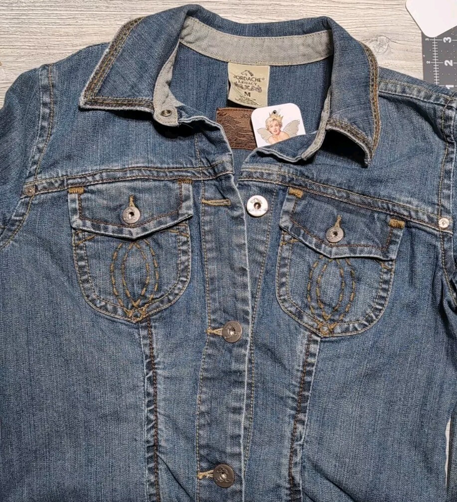 2000s Jordache Jean Jacket Ladies size M Distressed denim Embroidered Pockets
