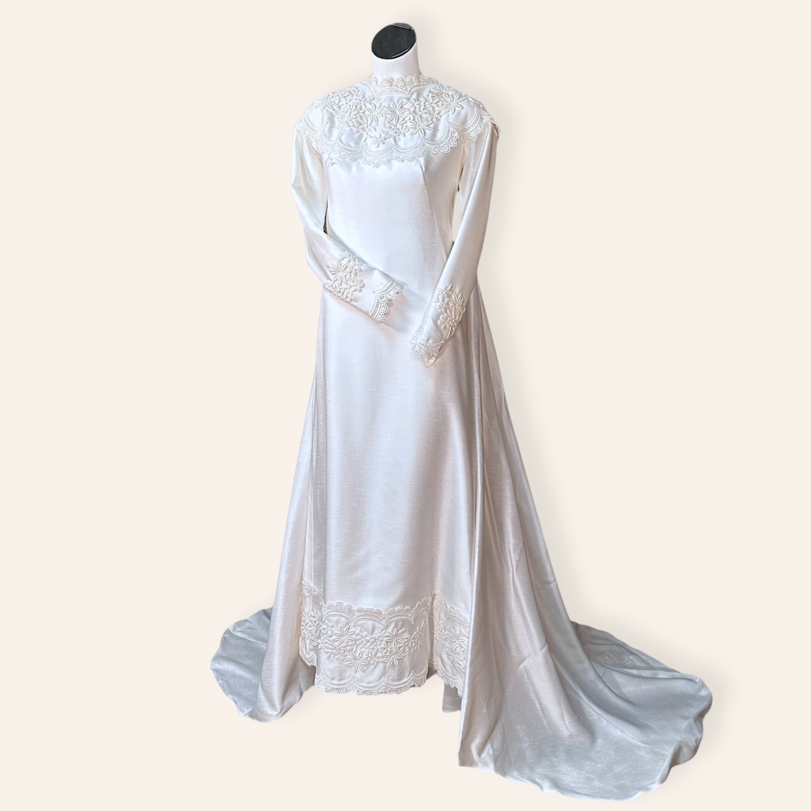Vintage 1960s Dupioni Silk Sheath Wedding Dress Lace Detachable Train Sz 4