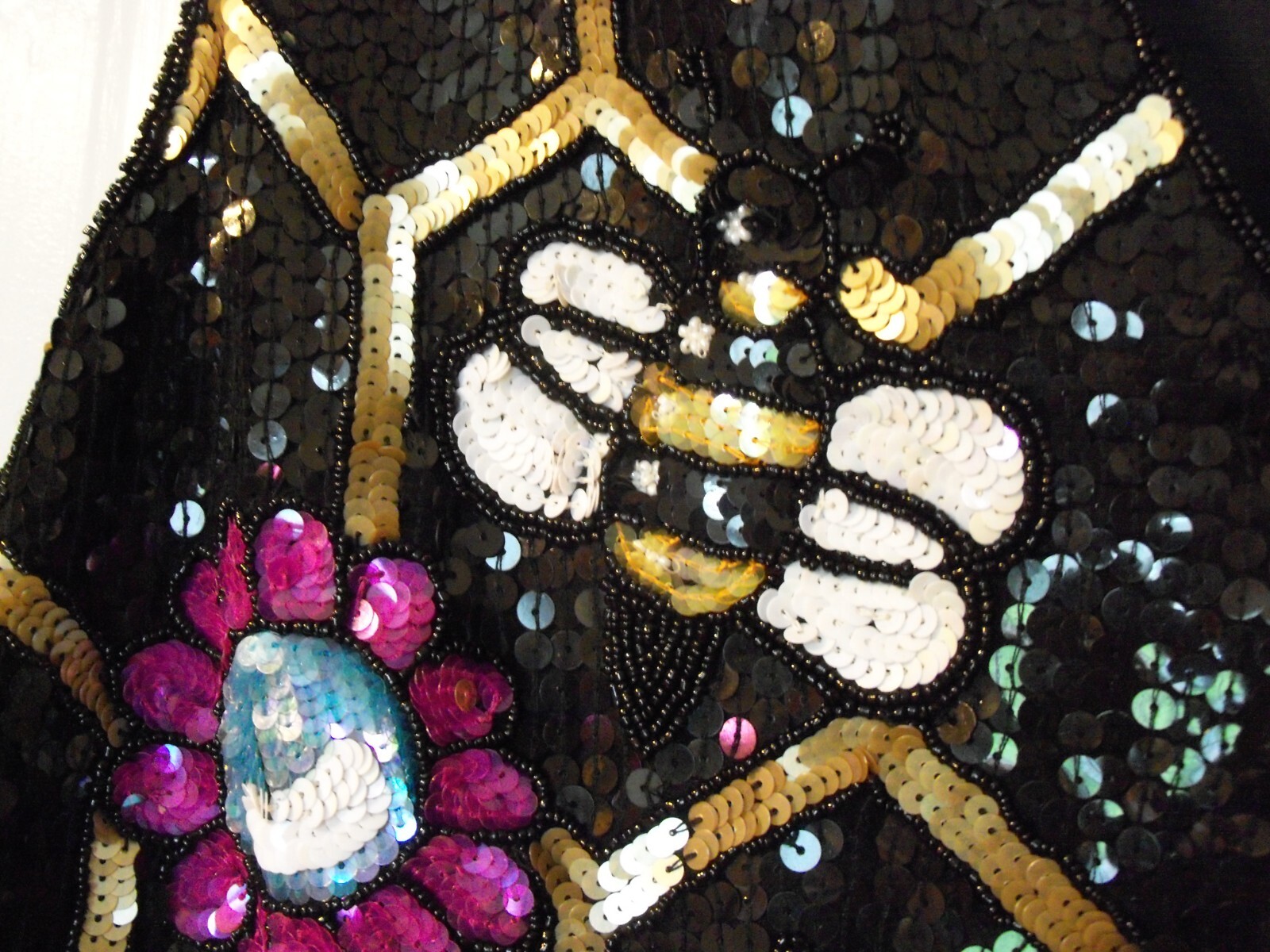 Size 1X Vintage The Quacker Factory Sequined Vest with Bees Honeycomb & Flowers