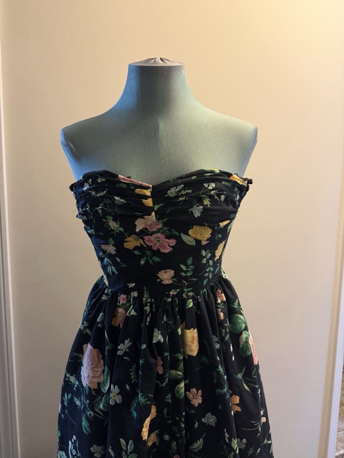 Vintage 80s Cottage Core Black Floral Prom Party Dress Gilbert-Pavell Size 4