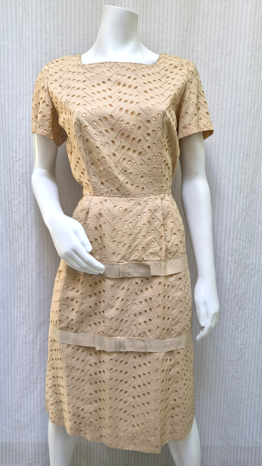 Vintage 1950s Eyelet Embroidered Dress with Grossgrain Ribbon Trim – Size M