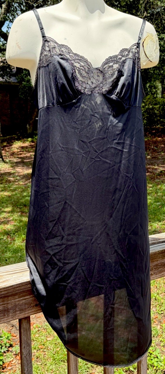 Vassarette Vintage Full Slip Size 44 100% Nylon 28” Gathered Lace Bodice Black