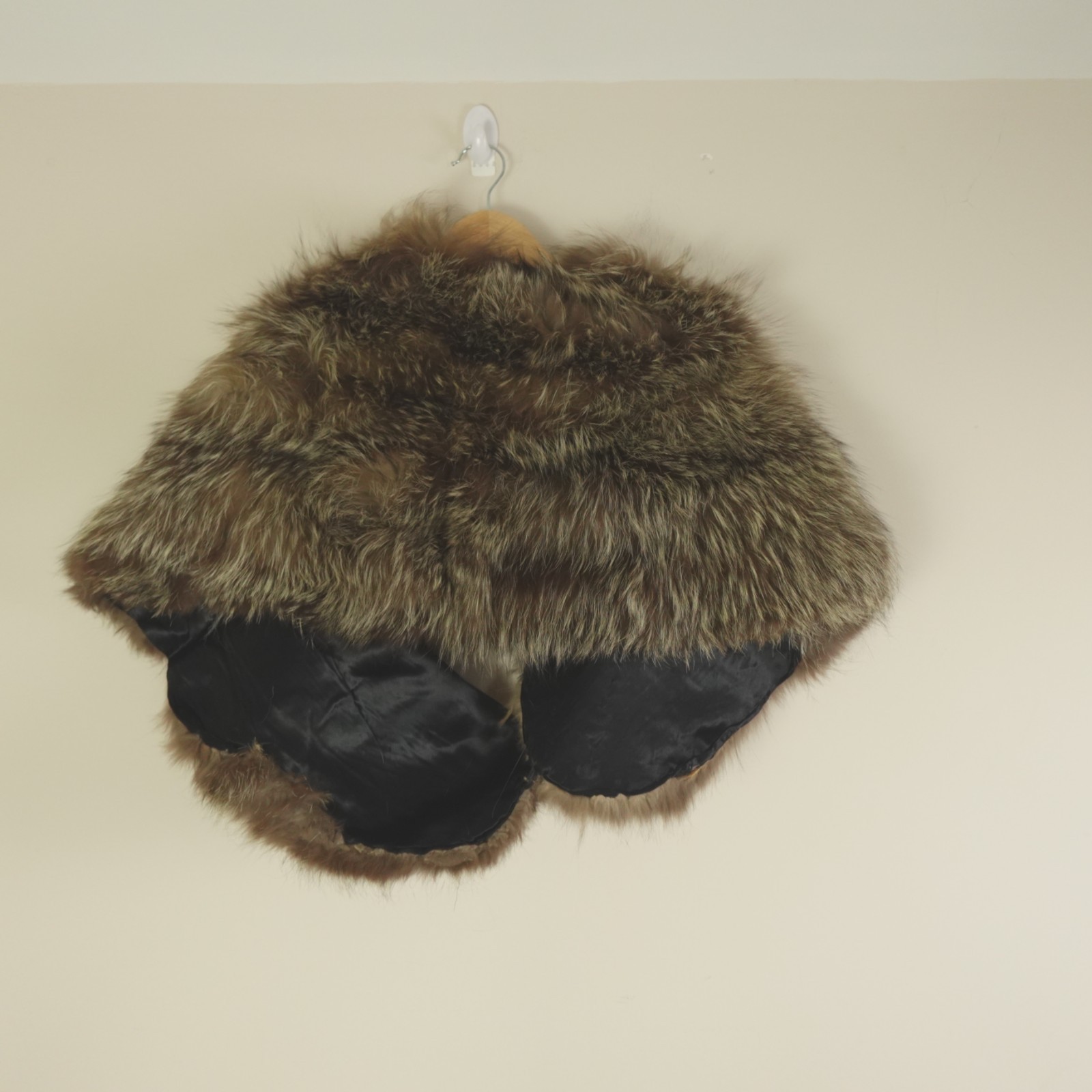 Vintage Raccoon Fur Cape Stole Sarian New York Real Fur Shoulder Wrap AS IS Tear