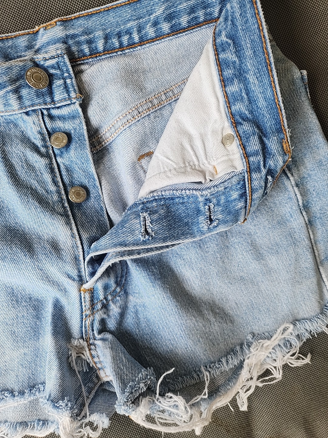 vintage levis cut-offs denim jean shorts button fly 501 cut off 80’s 28″ w