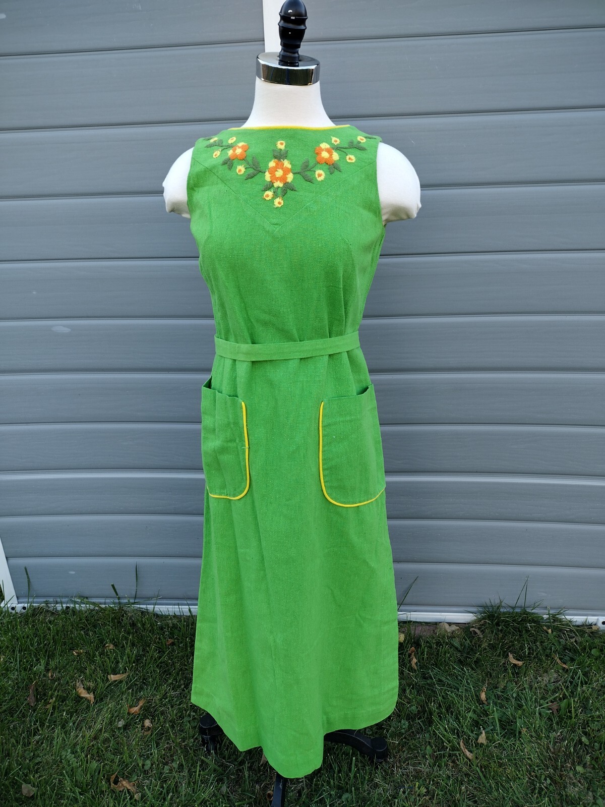 Vintage 60s Small Lisa Smock Lisanne Green Embroidered Flowers Day Dress