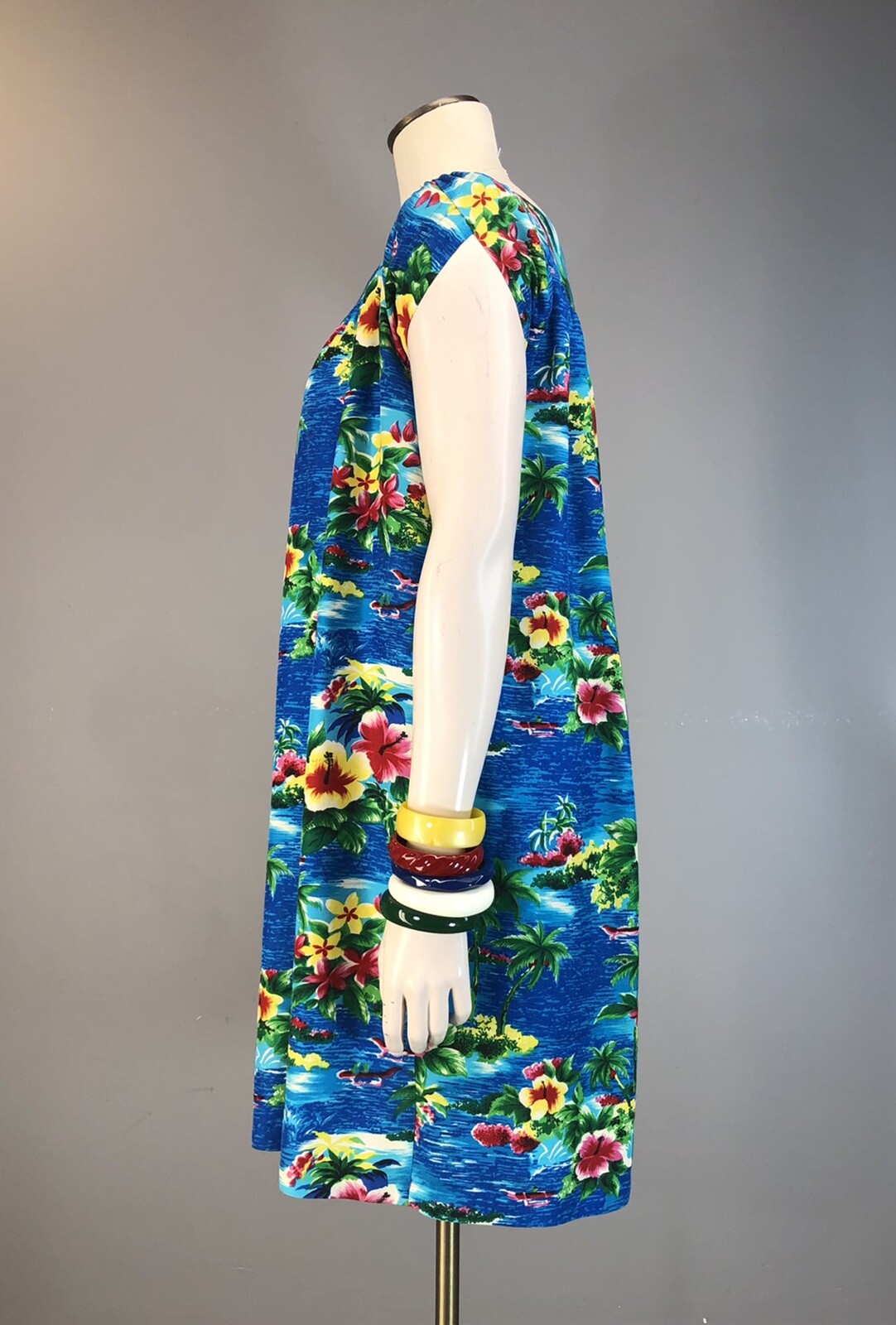 Vtg 60s Dress Hawaiian Classic Rayon Muu Muu Novelty Print Paradise Split Sleeve